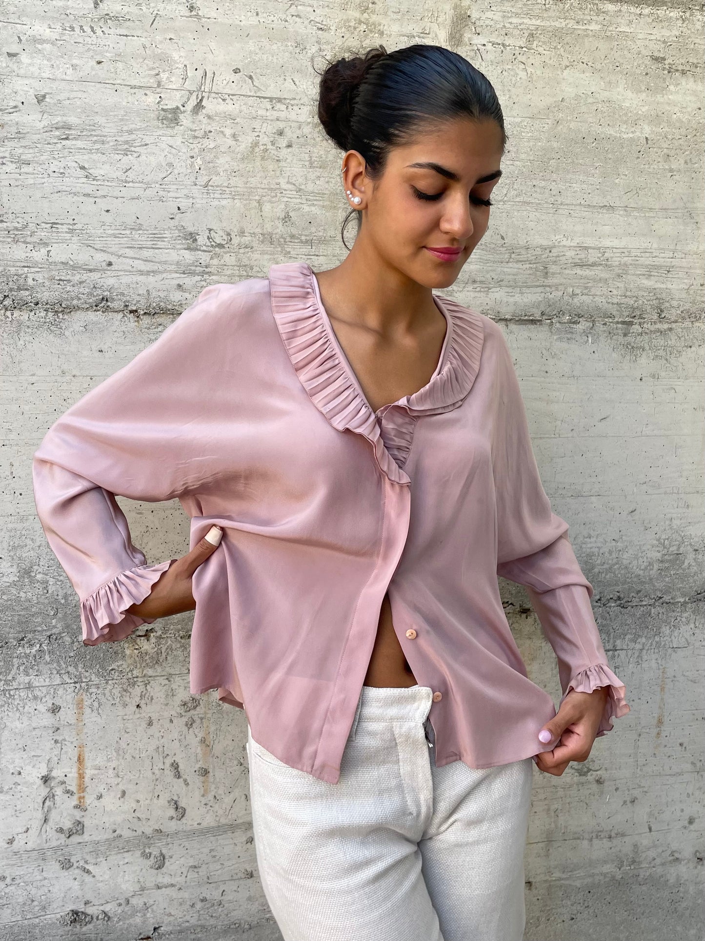 Blusa 100% seta scollo a V e balze, rosa antico, taglia L