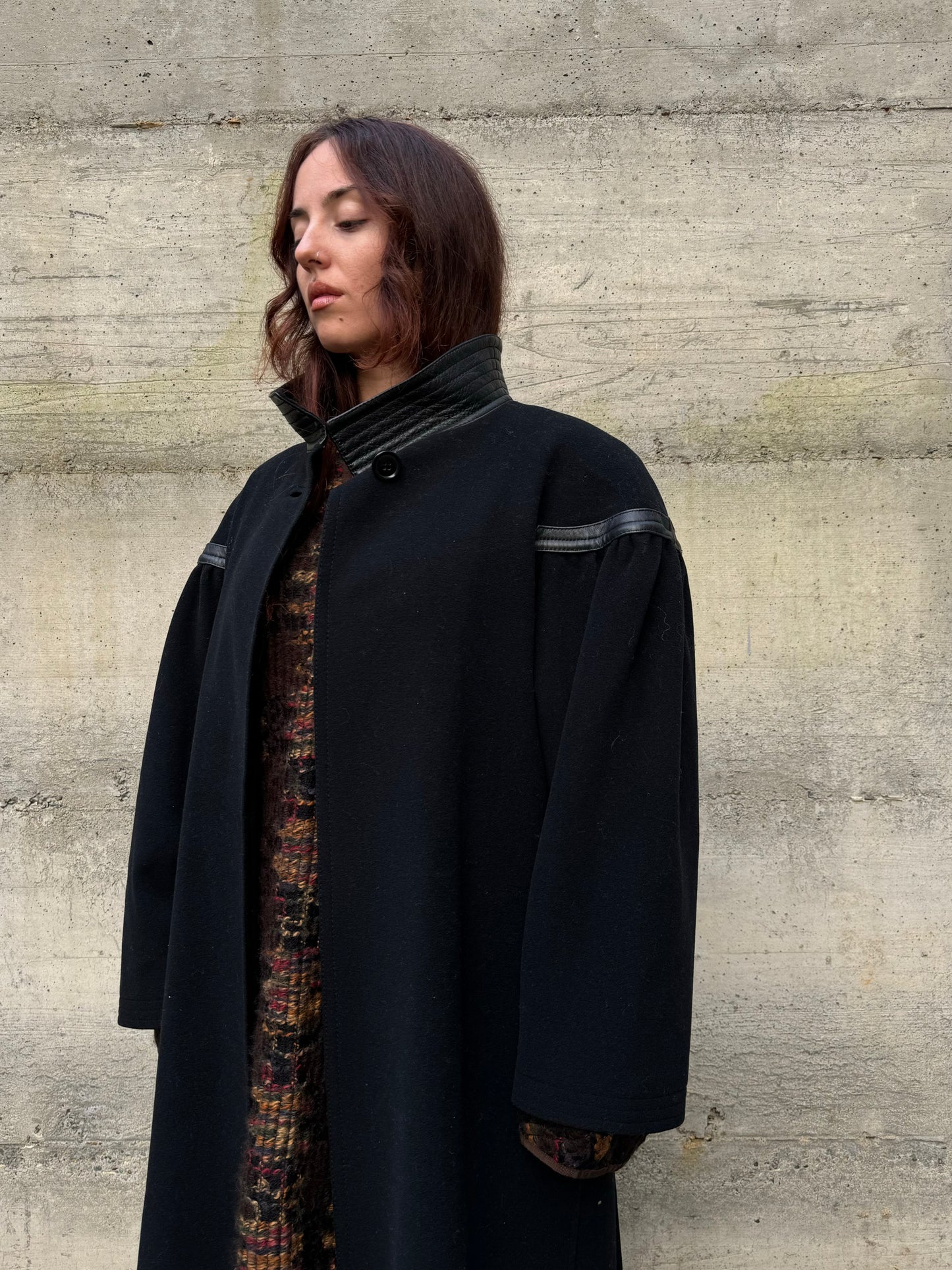 Cappotto a mantella 80s sartoriale 100% lana, con inserti in nappa