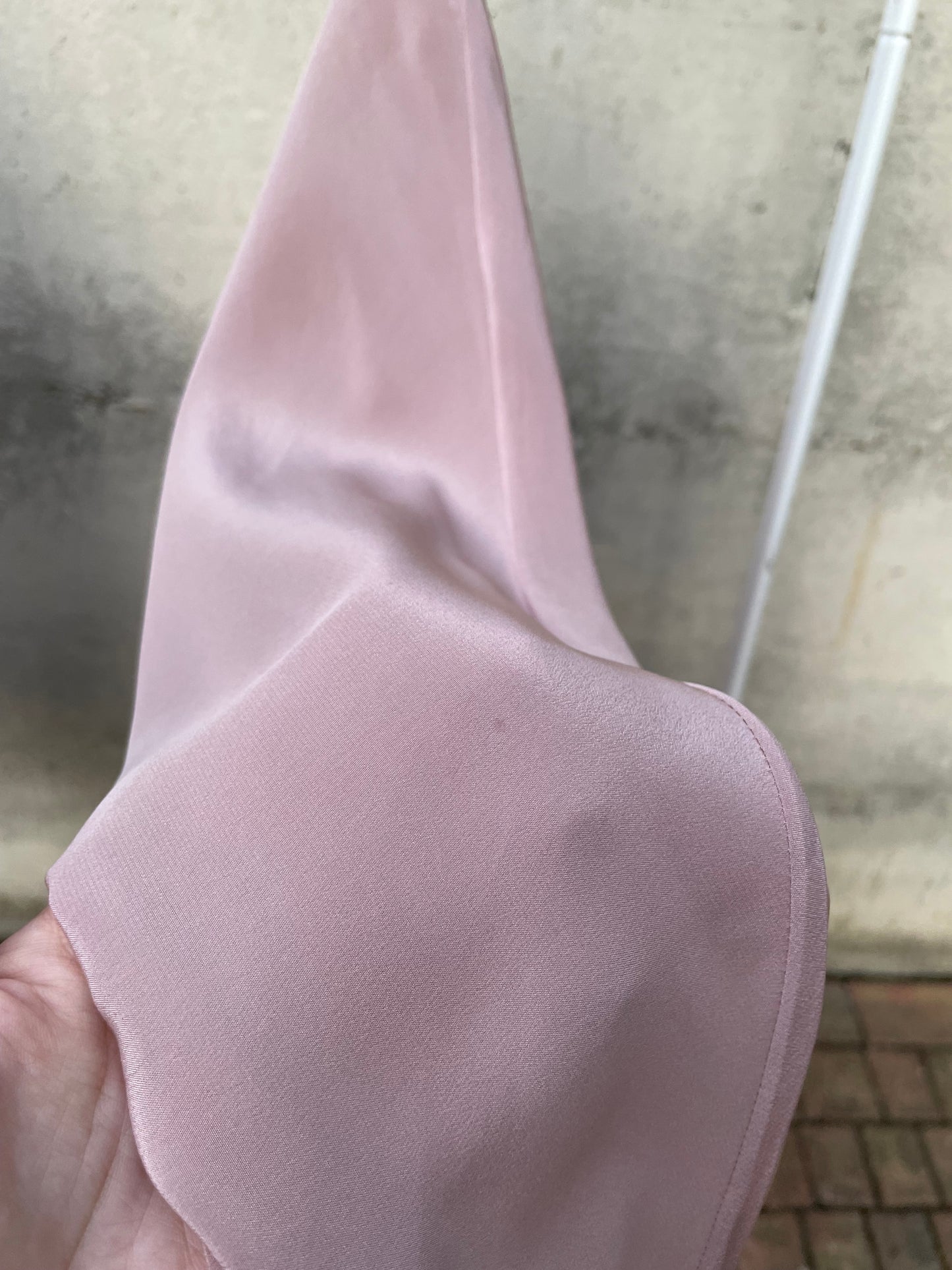 Blusa 100% seta scollo a V e balze, rosa antico, taglia L