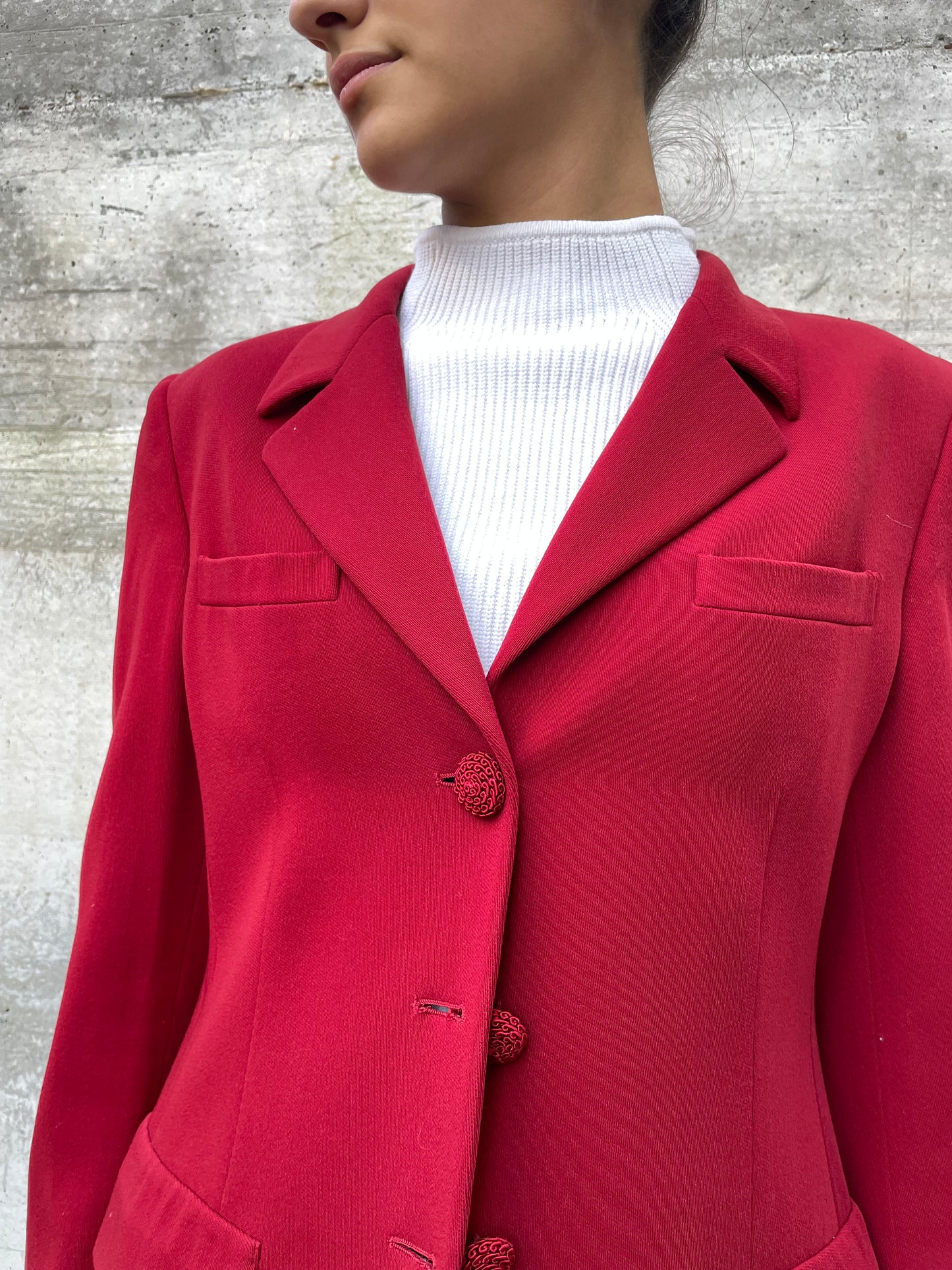 Blazer donna sartoriale ciliegia con bottoni lavorati