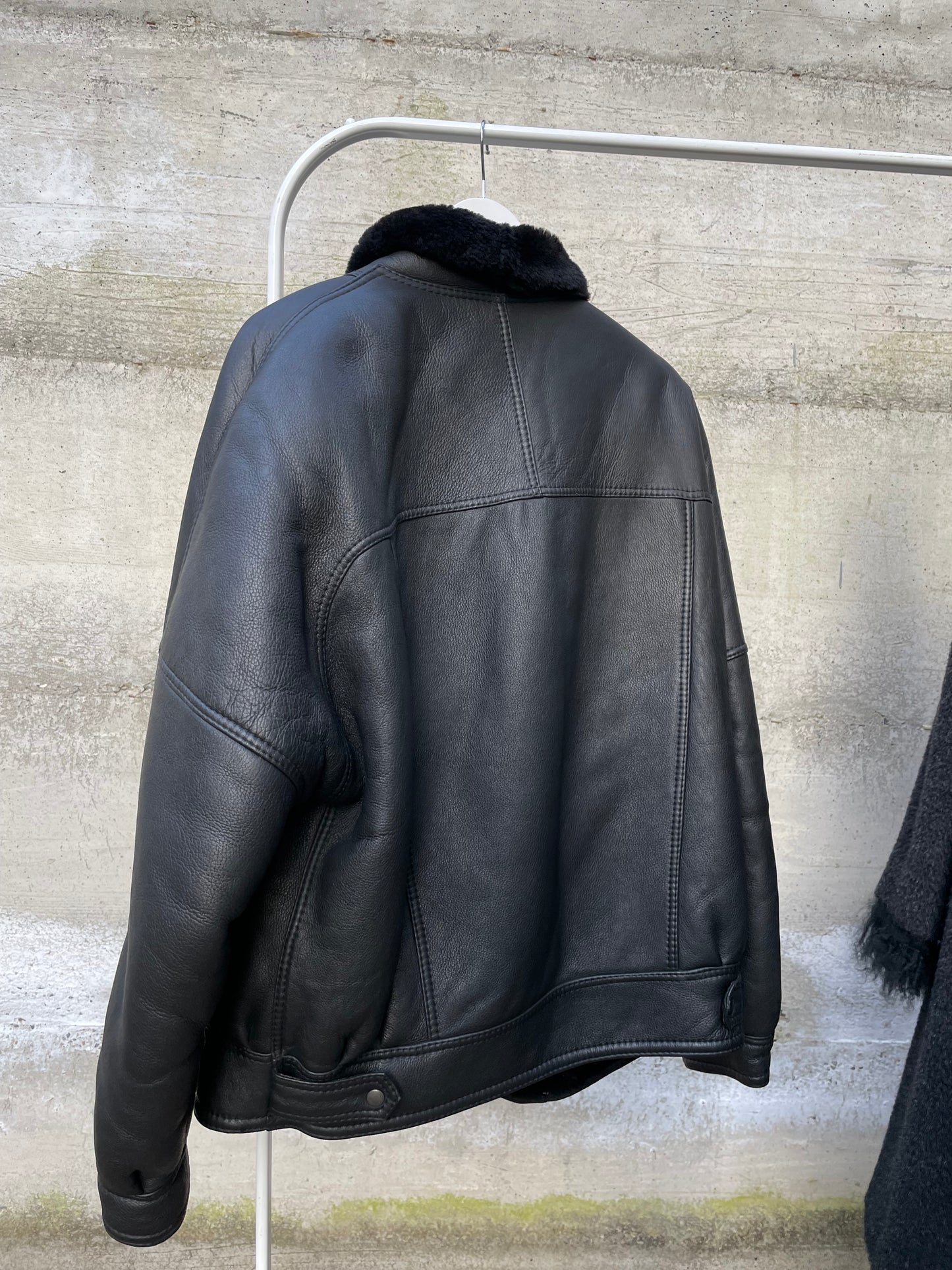 Montone originale Shearling modello bomber, esterno in pelle e interno a pelo raso