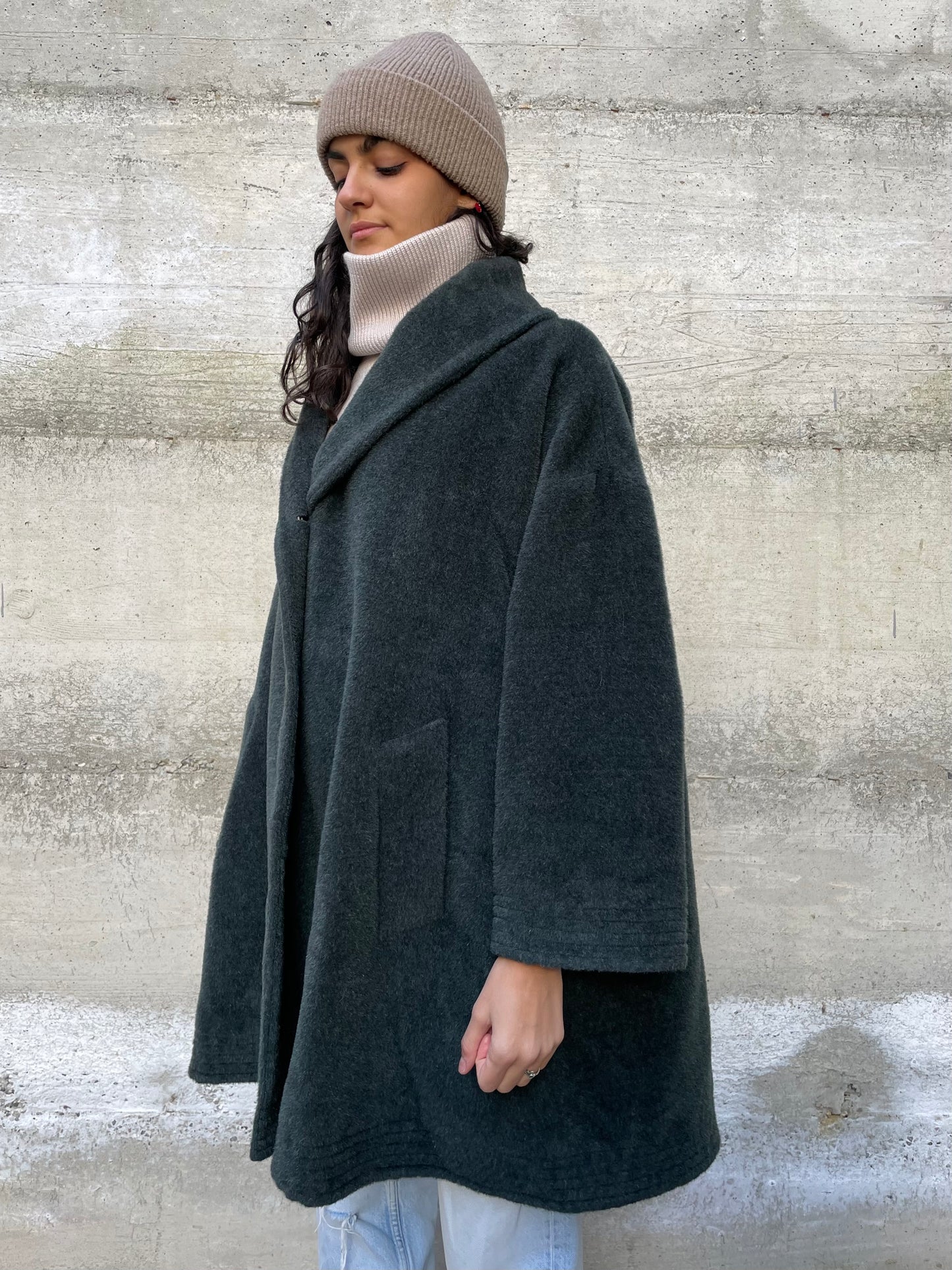 Cappotto a mantella verde bosco 50% alpaca, 30% mohair, 20% lana