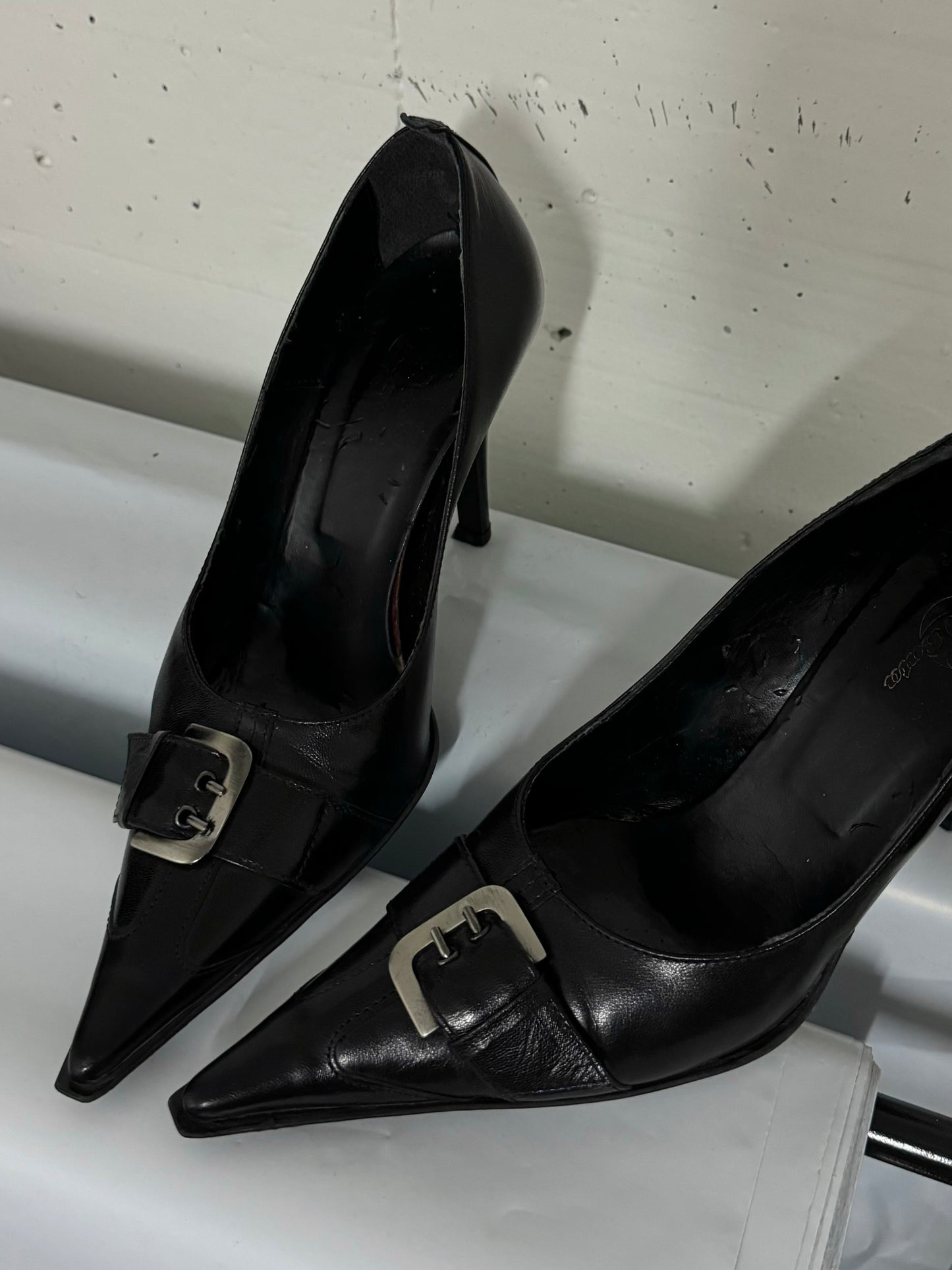 Decolletè vintage in vera pelle nere con fibbia, eu37