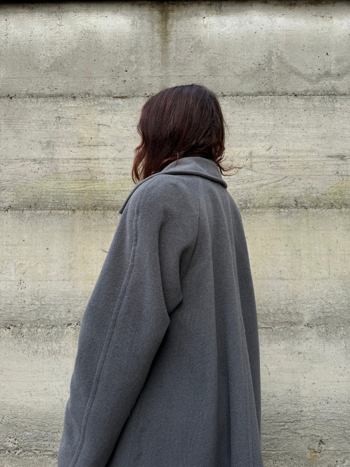 Cappotto sartoriale lungo monopetto grigio fumo, 100% lana