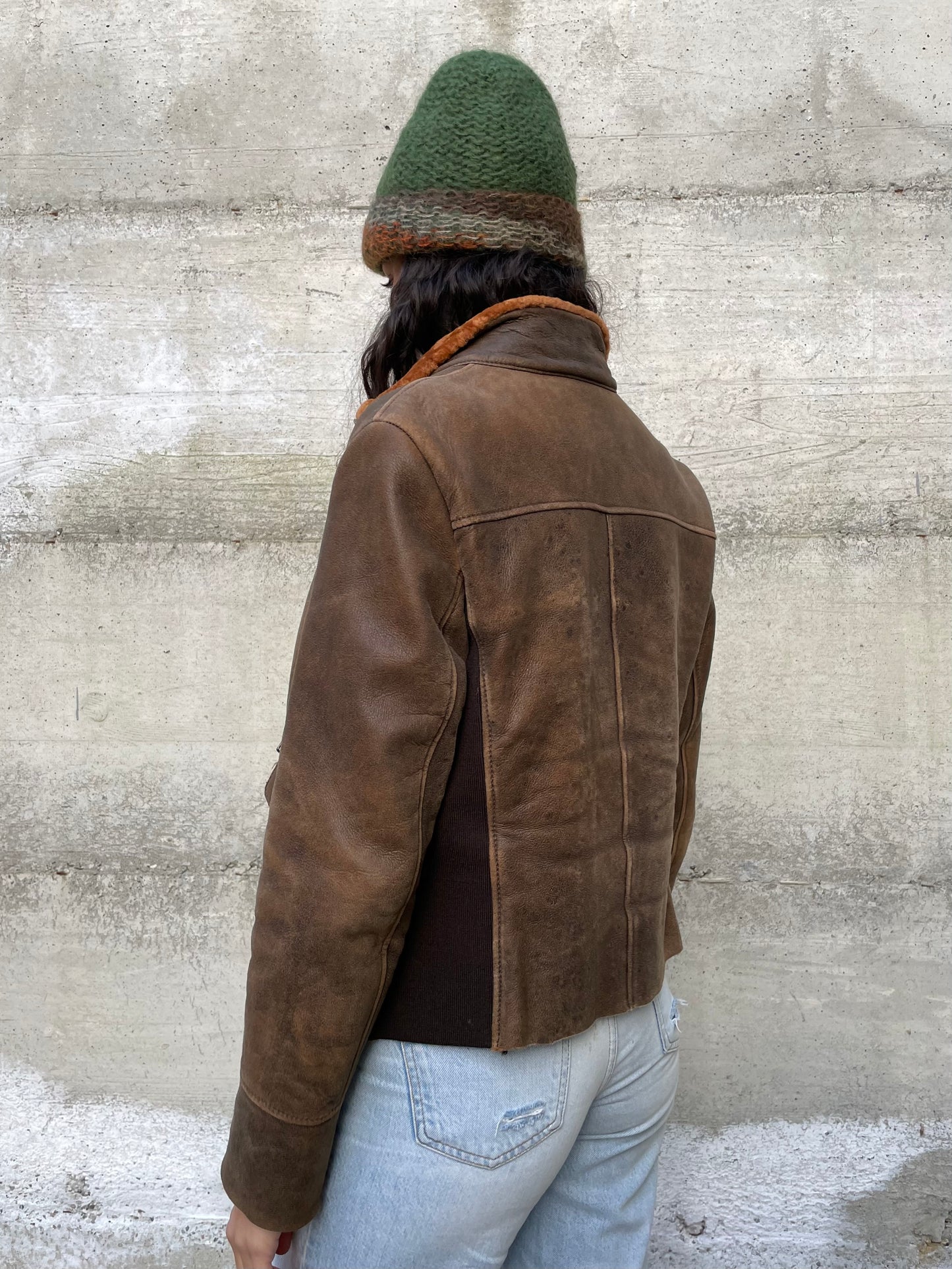 Montone Shearling originale modello slim anni 2000, esterno in nappa distressed e interno a pelo raso