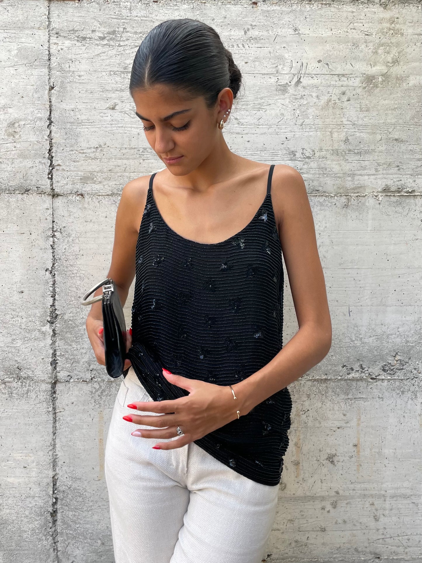 Top sartoriale MANI nero ricamato a mano - taglia M