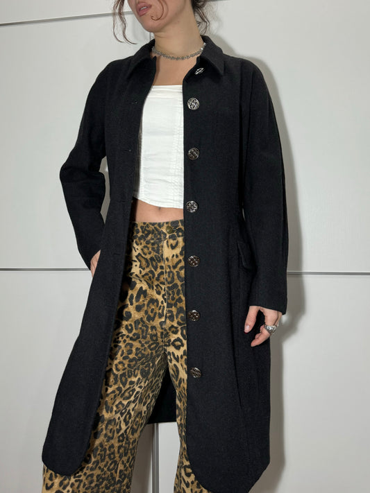 Soprabito nero leggero in pura lana vergine con bottoni lavorati