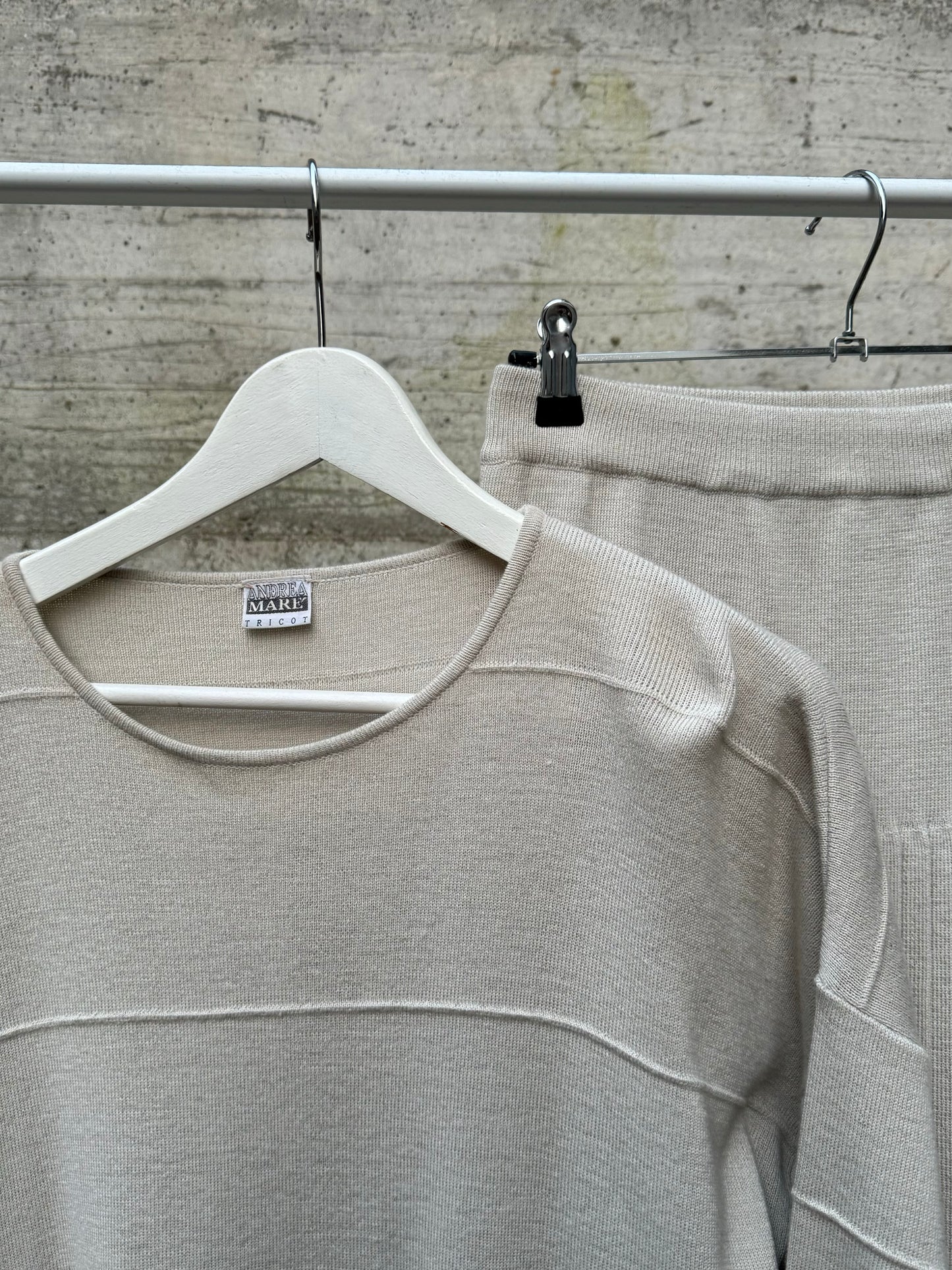 Completo in maglia sabbia, 50% lana merino, taglia M