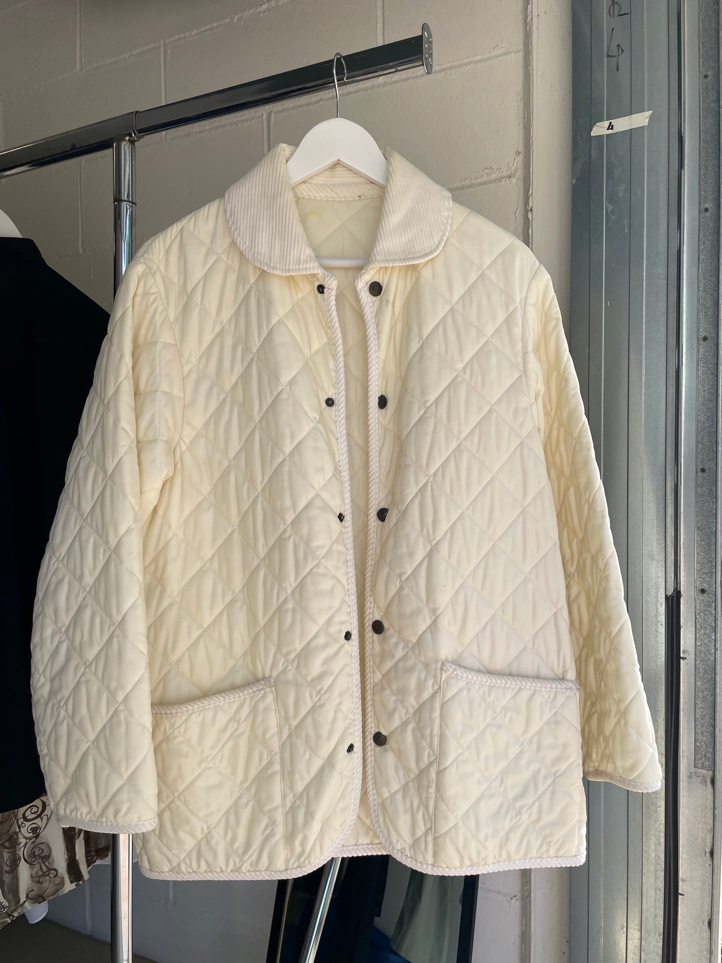 Husky trapuntato bianco con colletto in velluto - M