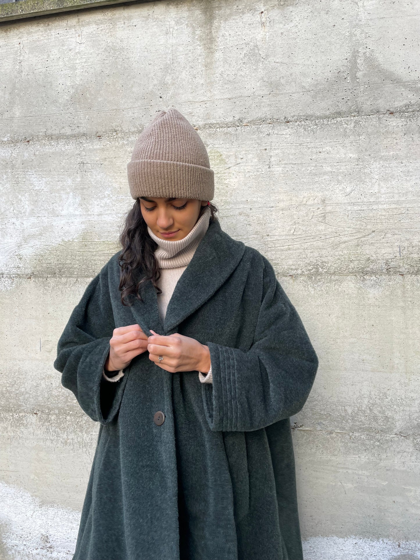 Cappotto a mantella verde bosco 50% alpaca, 30% mohair, 20% lana