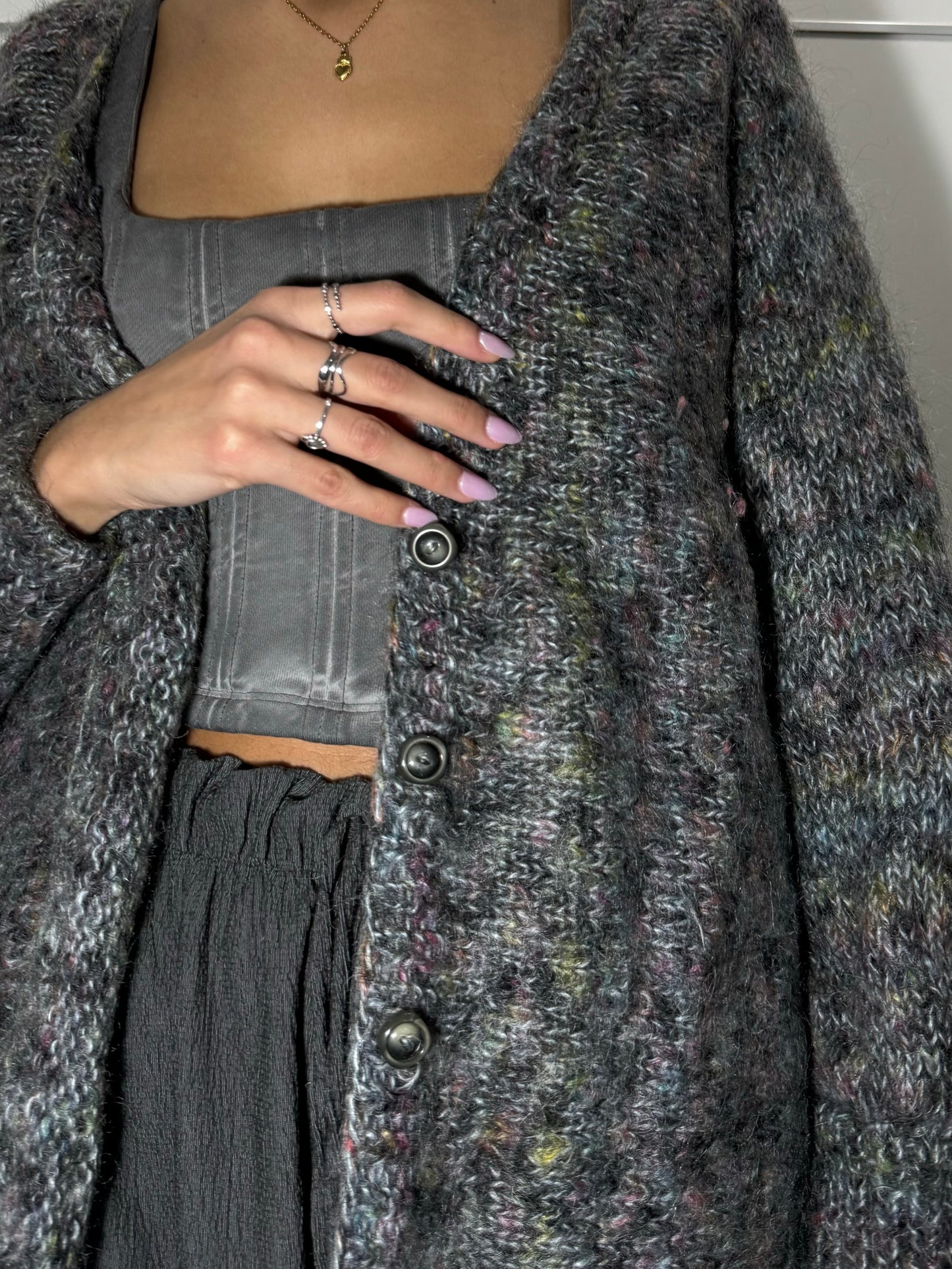 Maxi cardigan crochet multicolor a base grigia in lana