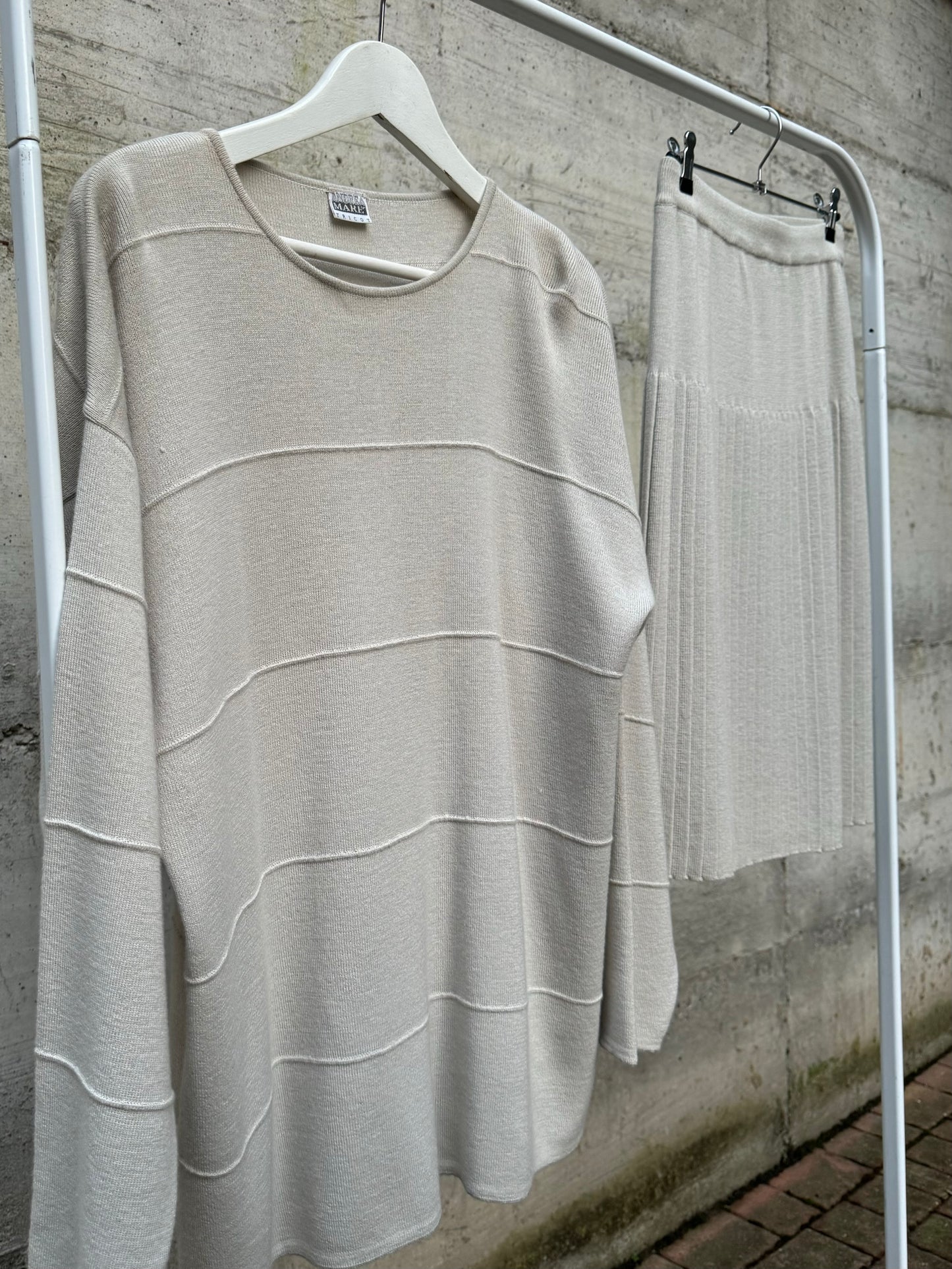 Completo in maglia sabbia, 50% lana merino, taglia M