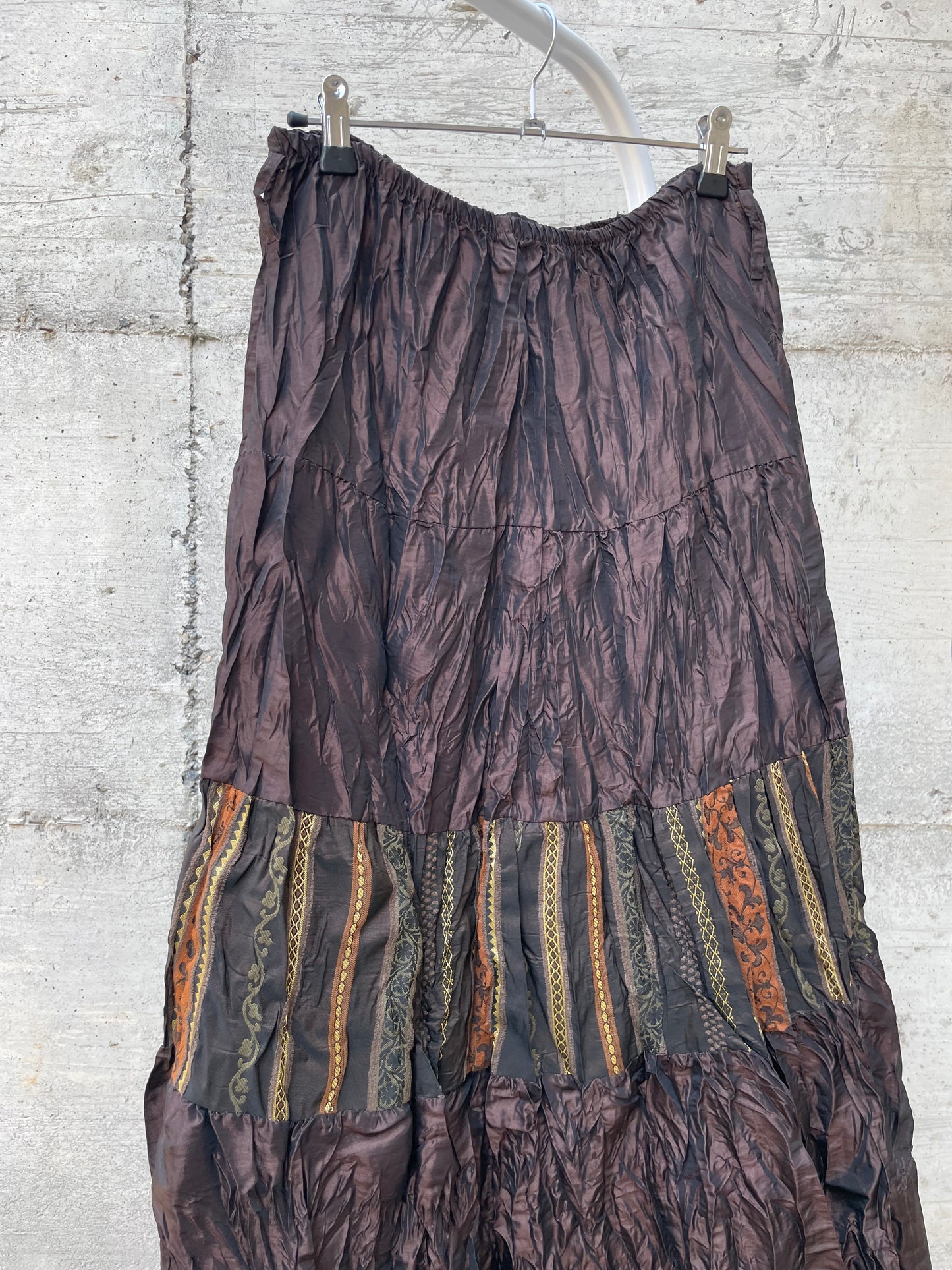 Gonna lunga marrone increspata con inserto etnico, taglia M