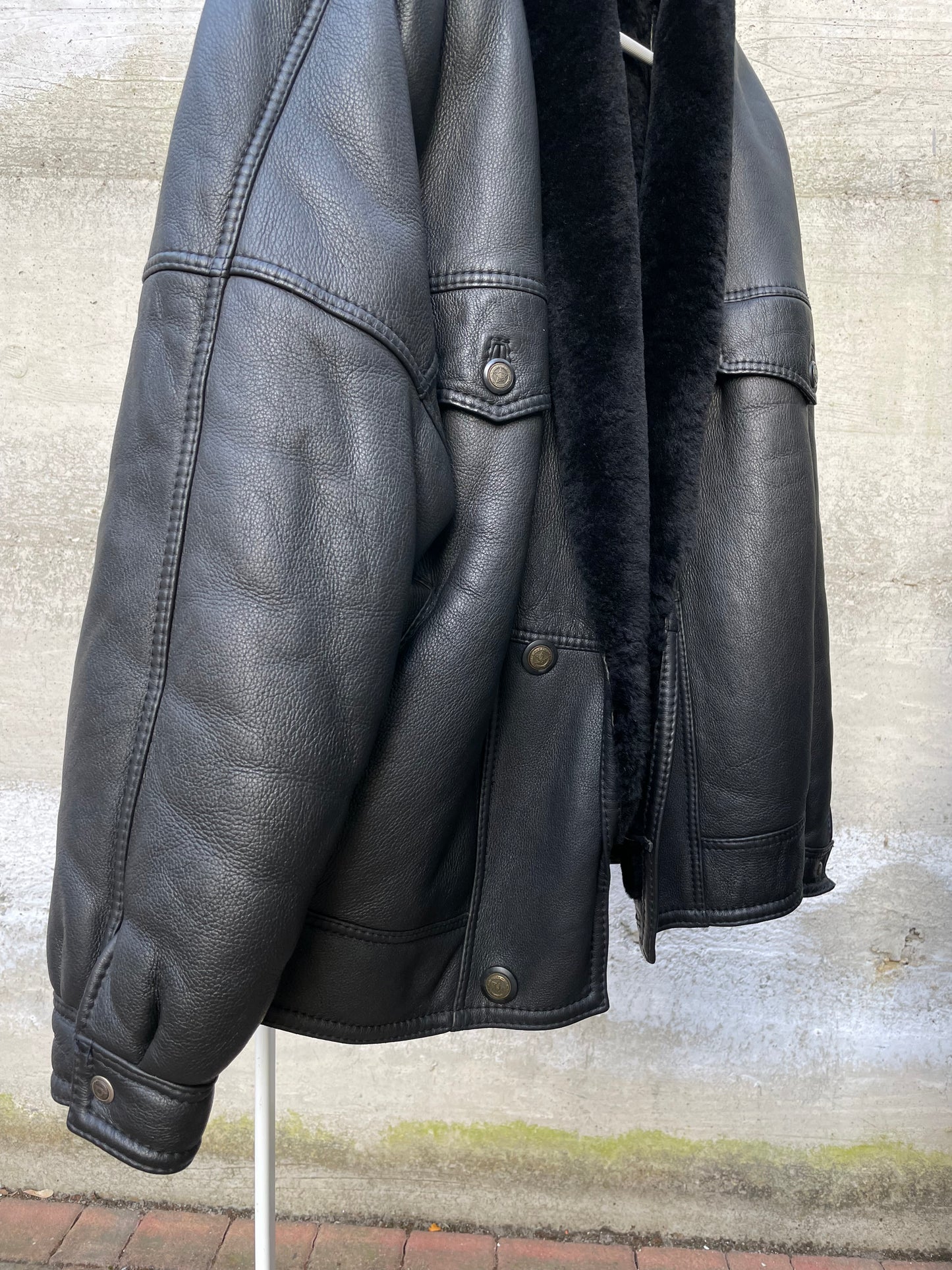 Montone originale Shearling modello bomber, esterno in pelle e interno a pelo raso