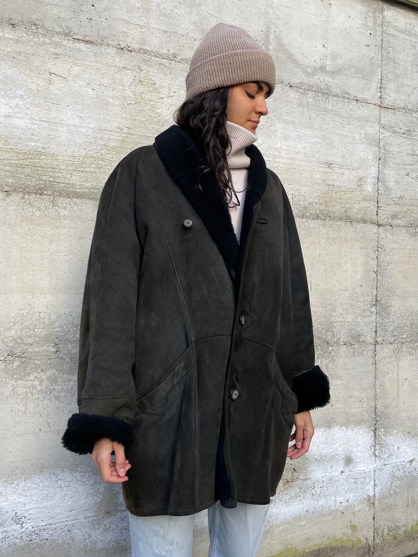 Montone Shearling scamosciato nero tendente al verde, pelo raso nero, taglia 52it uomo