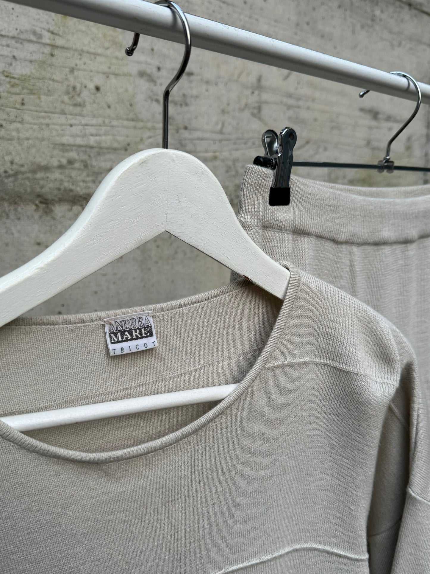 Completo in maglia sabbia, 50% lana merino, taglia M