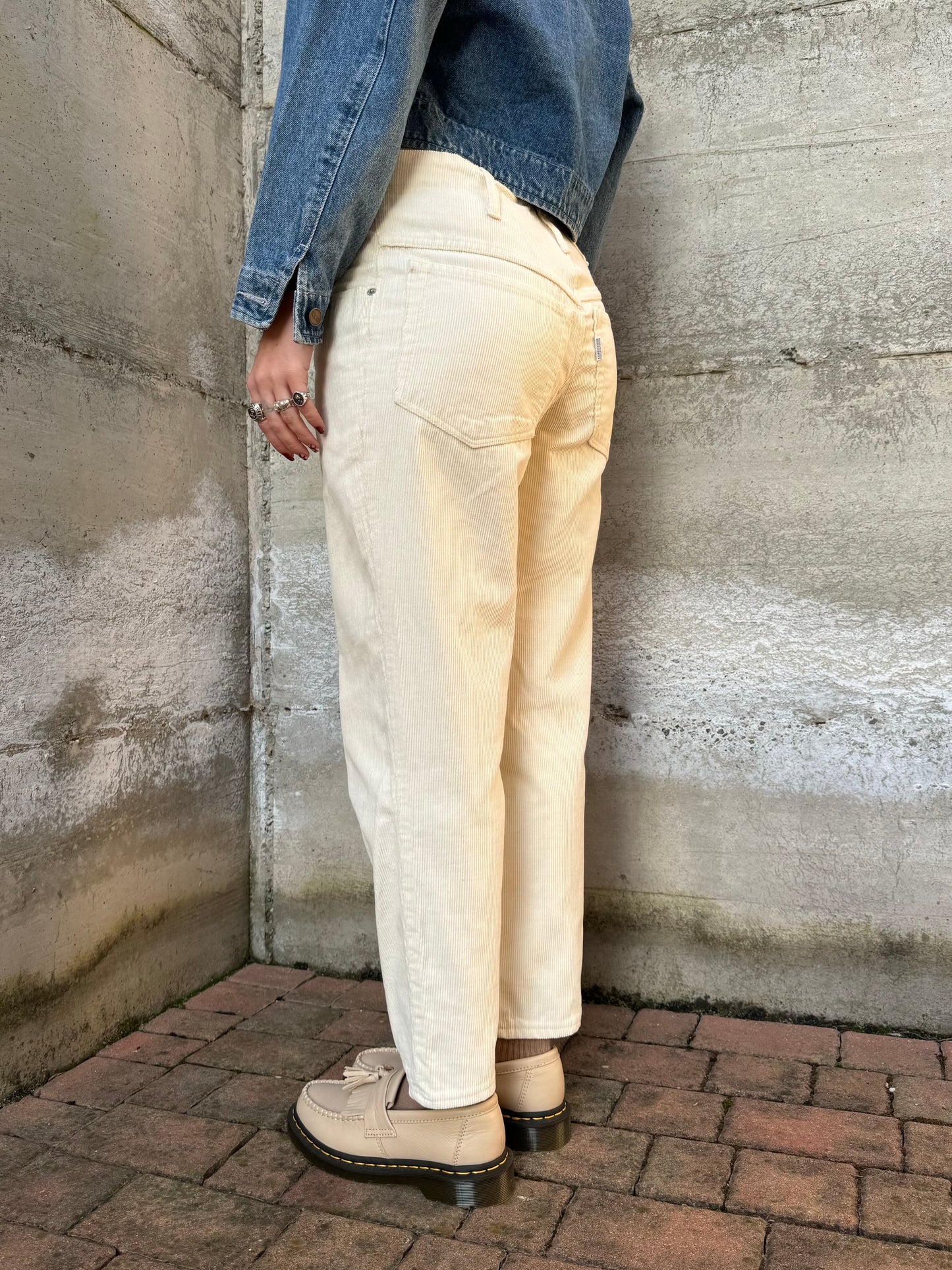 Pantalone AMERICANINO in velluto millerighe color burro