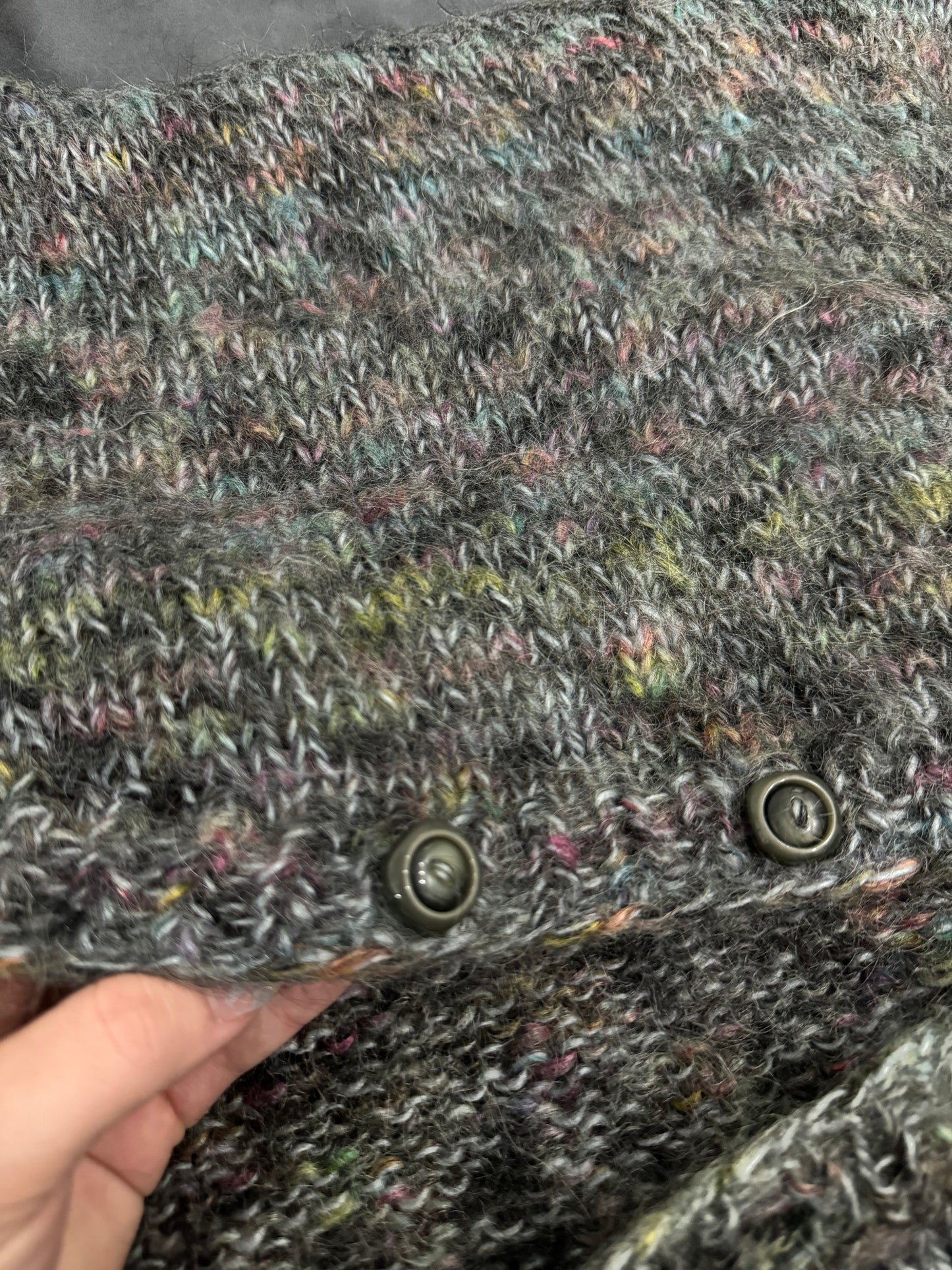 Maxi cardigan crochet multicolor a base grigia in lana