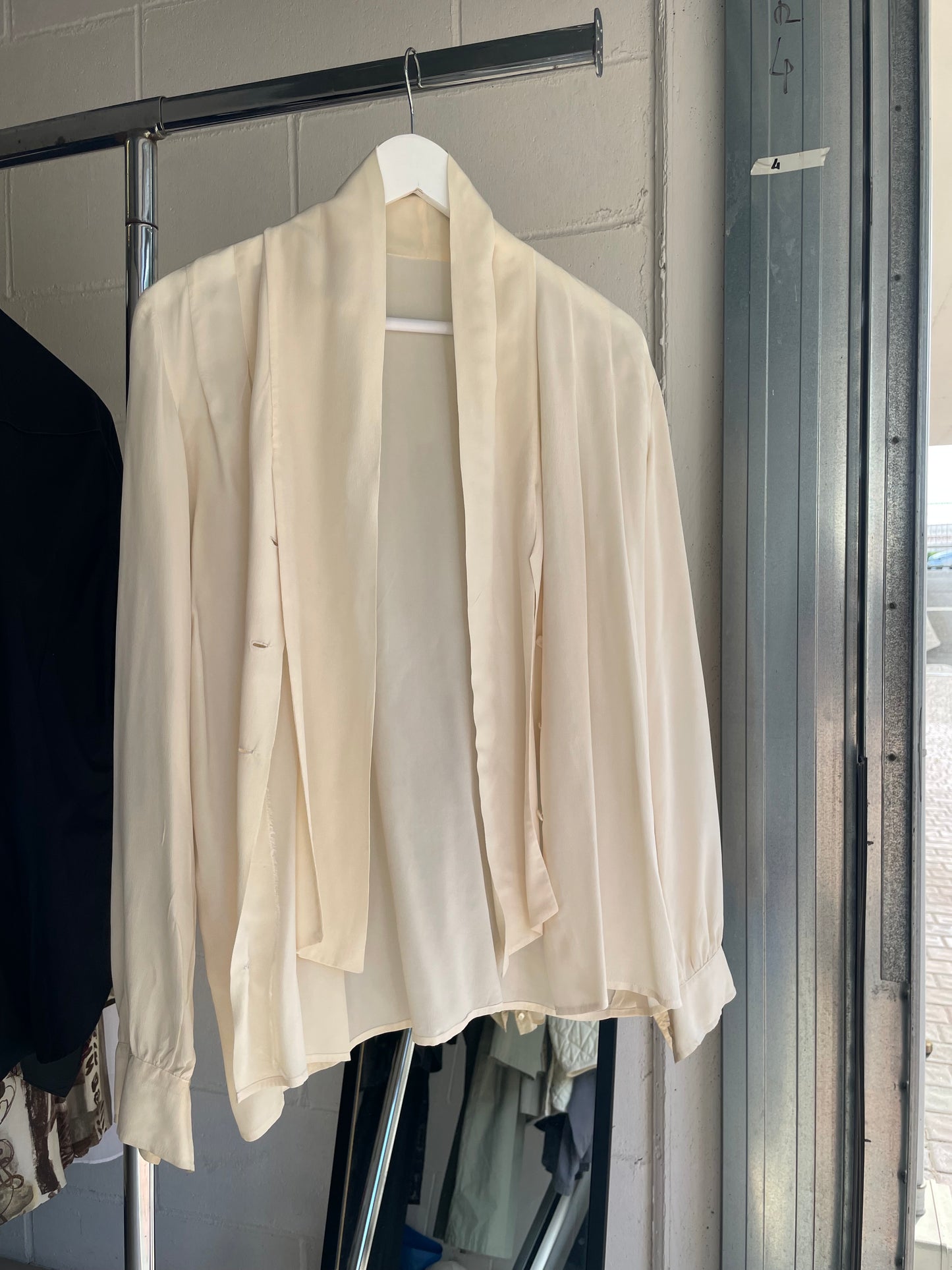 Camicia sartoriale 100% seta panna - nodo frontale