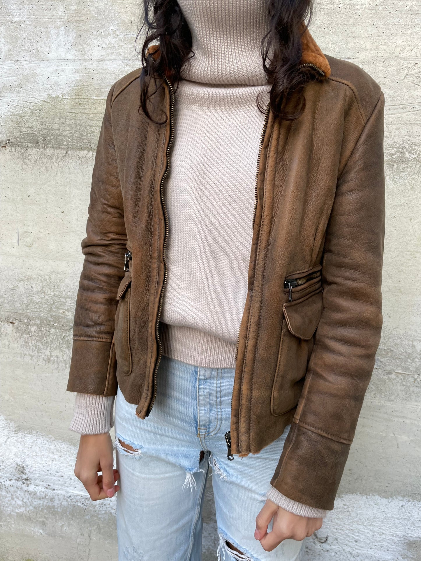 Montone Shearling originale modello slim anni 2000, esterno in nappa distressed e interno a pelo raso