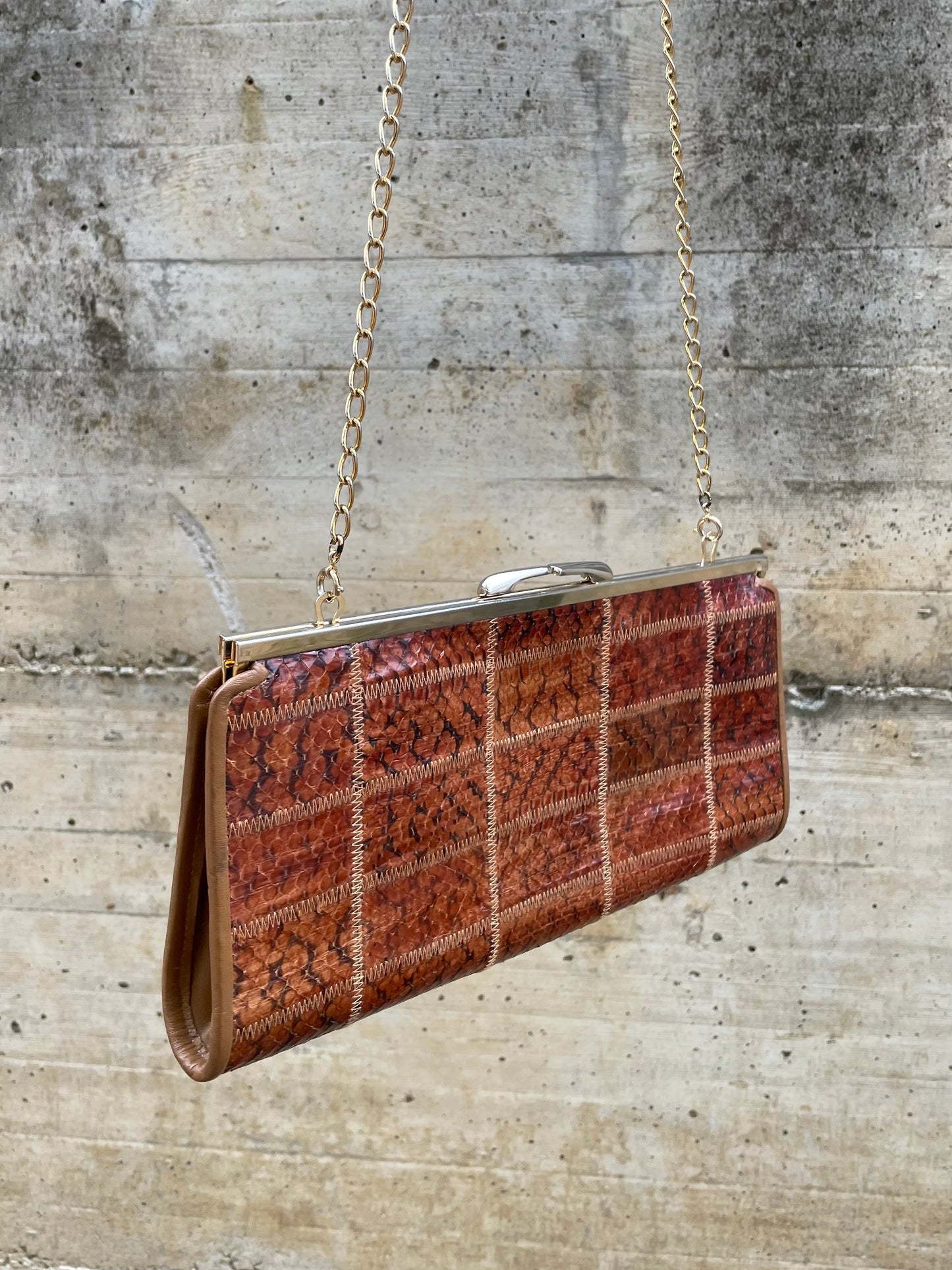Clutch con tracolla a catena vera pelle