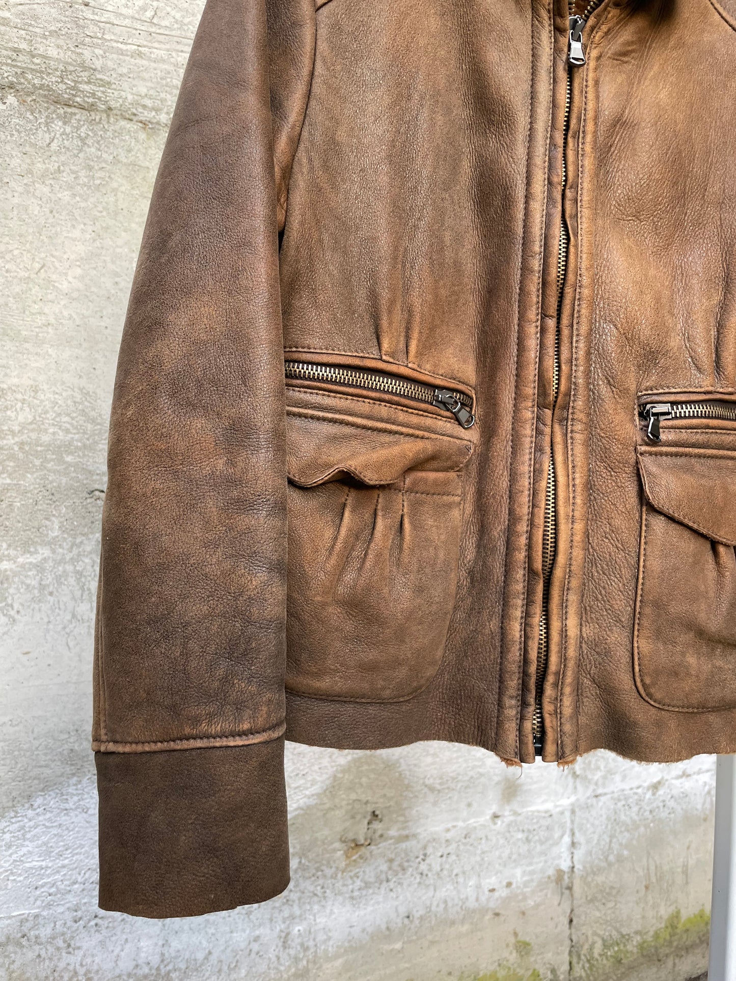 Montone Shearling originale modello slim anni 2000, esterno in nappa distressed e interno a pelo raso