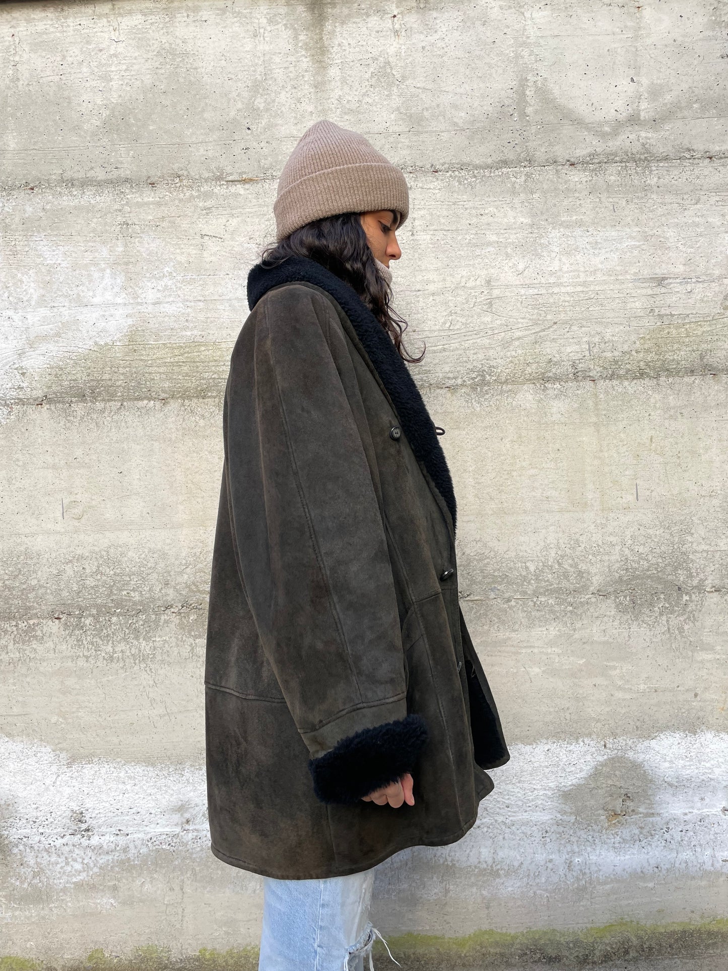 Montone Shearling scamosciato nero tendente al verde, pelo raso nero, taglia 52it uomo