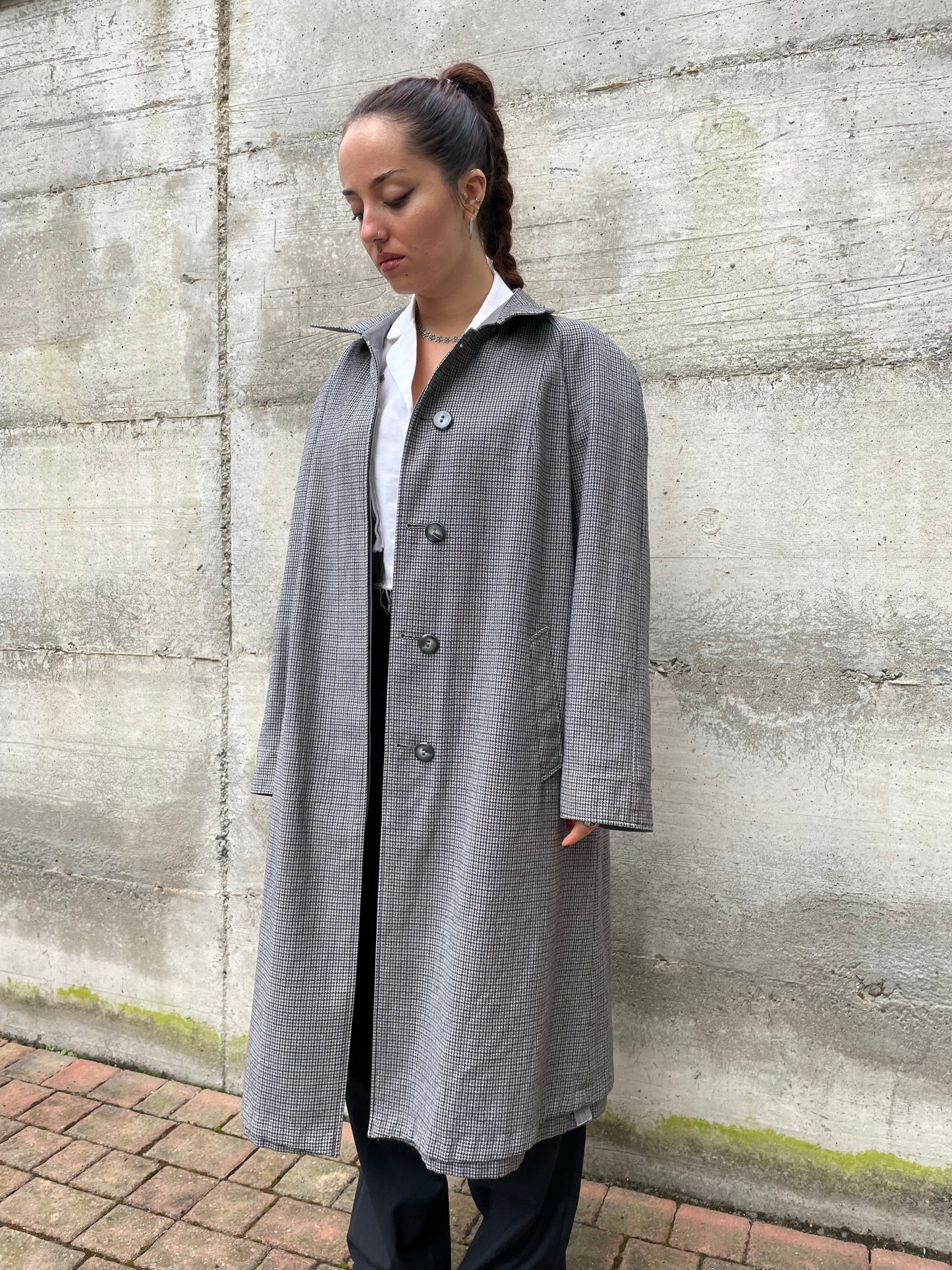 Trenchcoat/cappotto Nino monopetto double face, da un lato pura lana vergine pied de poule, dall'altro impermeabile misto cotone grigio
