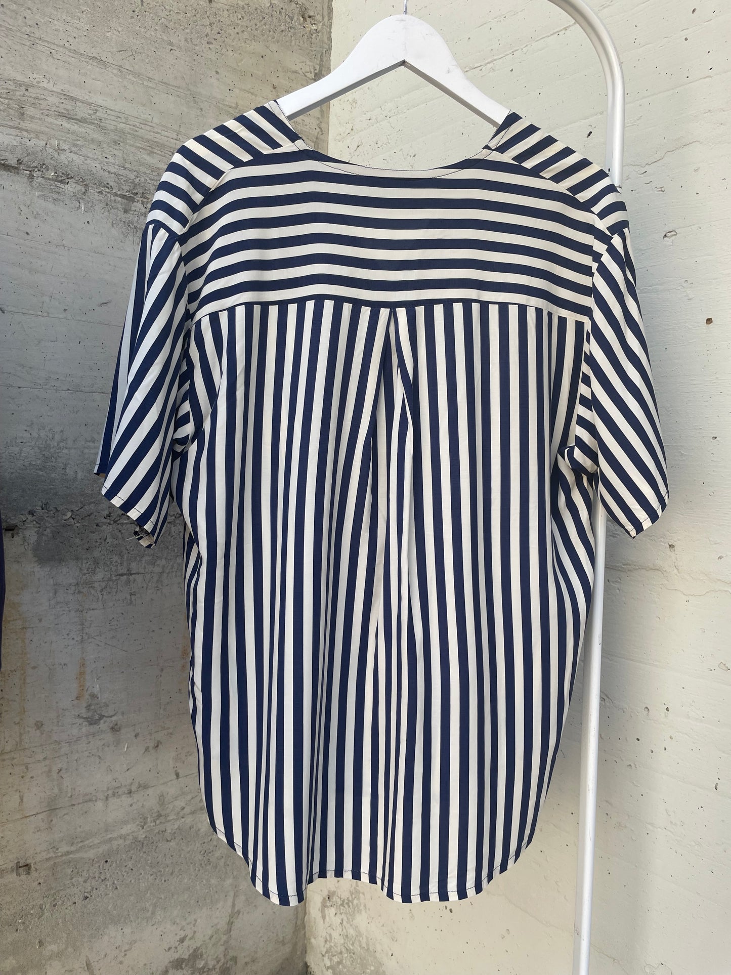 Camicetta sartoriale a righe bianca e blu, 100% viscosa, taglia L