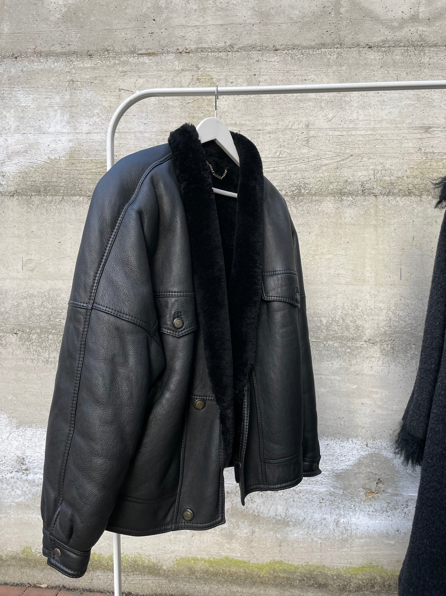 Montone originale Shearling modello bomber, esterno in pelle e interno a pelo raso