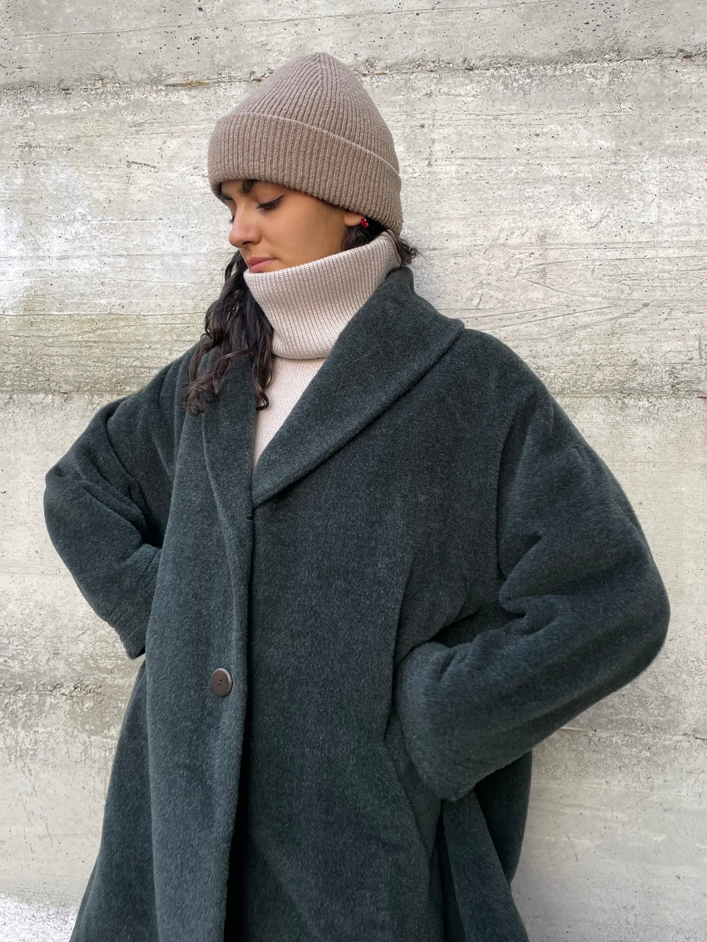 Cappotto a mantella verde bosco 50% alpaca, 30% mohair, 20% lana