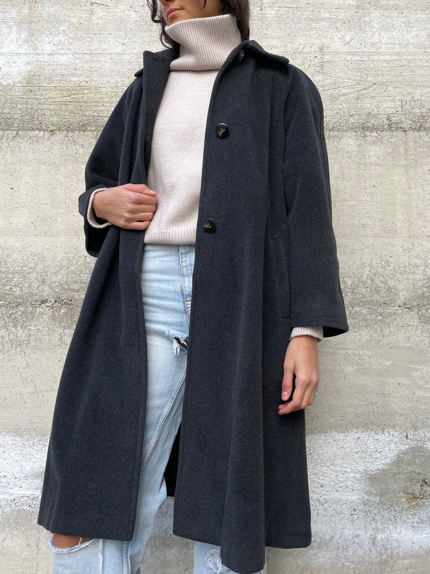 Cappotto sartoriale monopetto grigio scuro 100% lana vergine, in rara taglia 42it