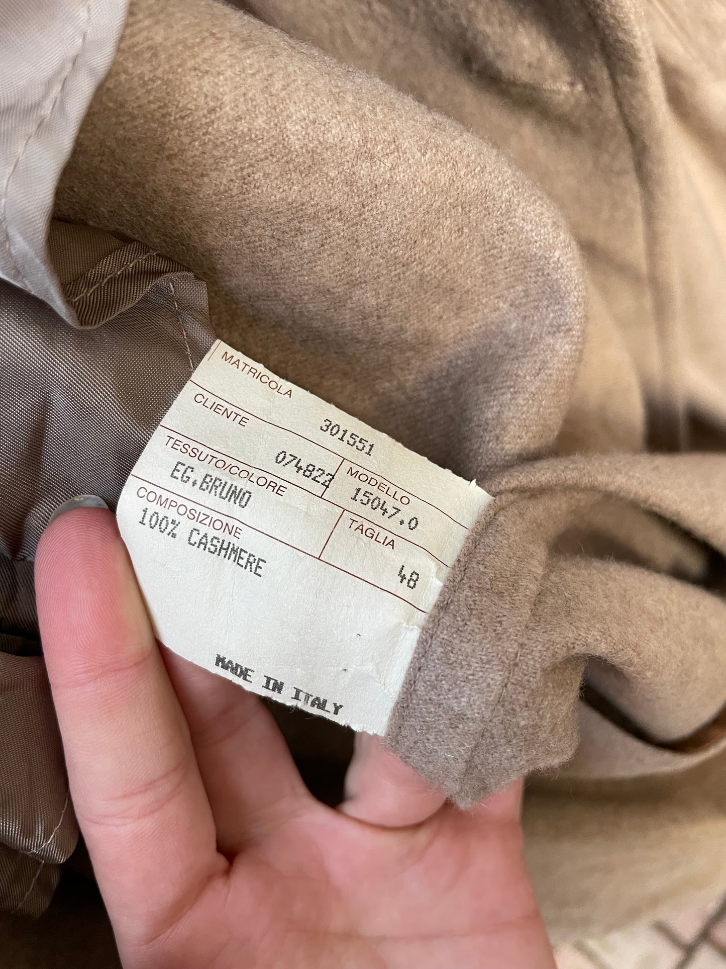 Cappotto sabbia AGNONA 100% cashmere, mezza fodera, con cintura. Taglia 48it uomo