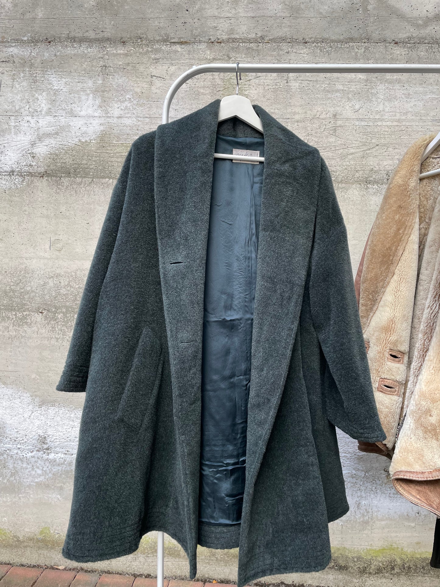 Cappotto a mantella verde bosco 50% alpaca, 30% mohair, 20% lana