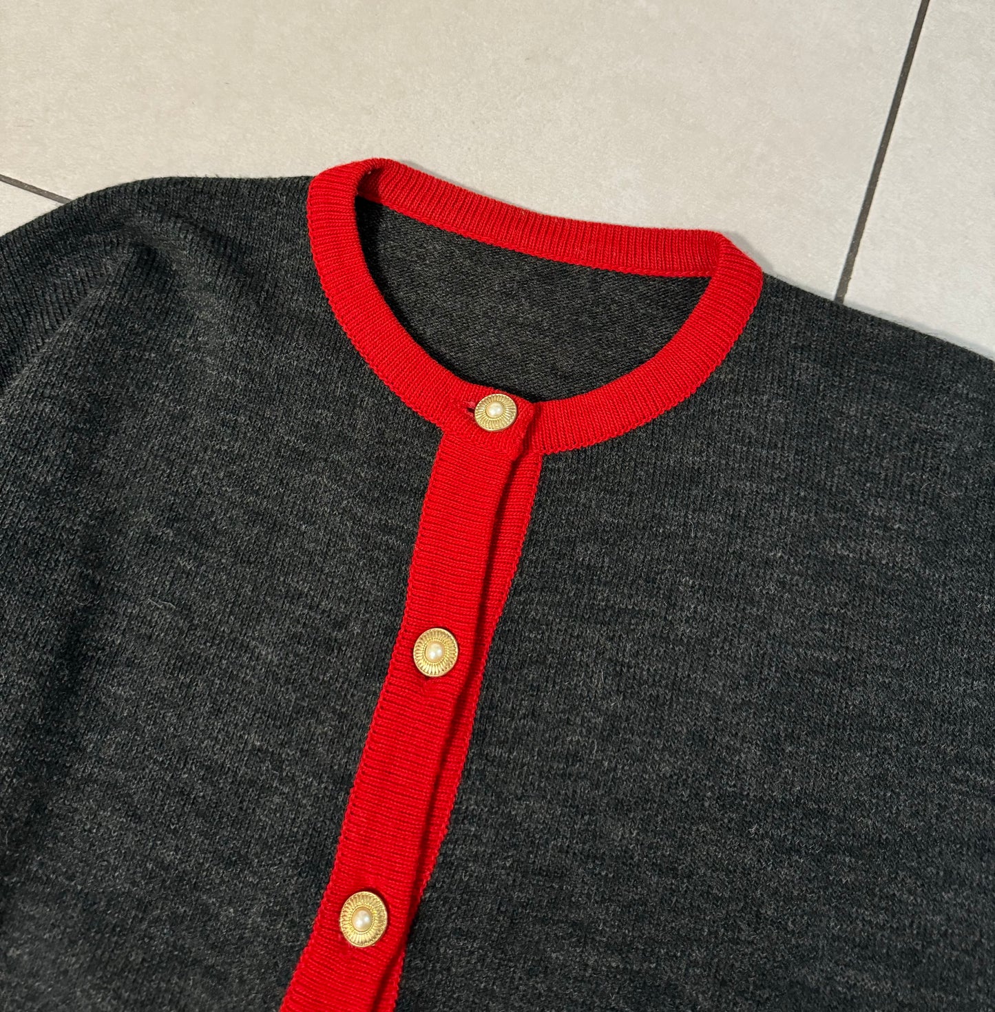 Cardigan girocollo in misto lana con bottoni gioiello