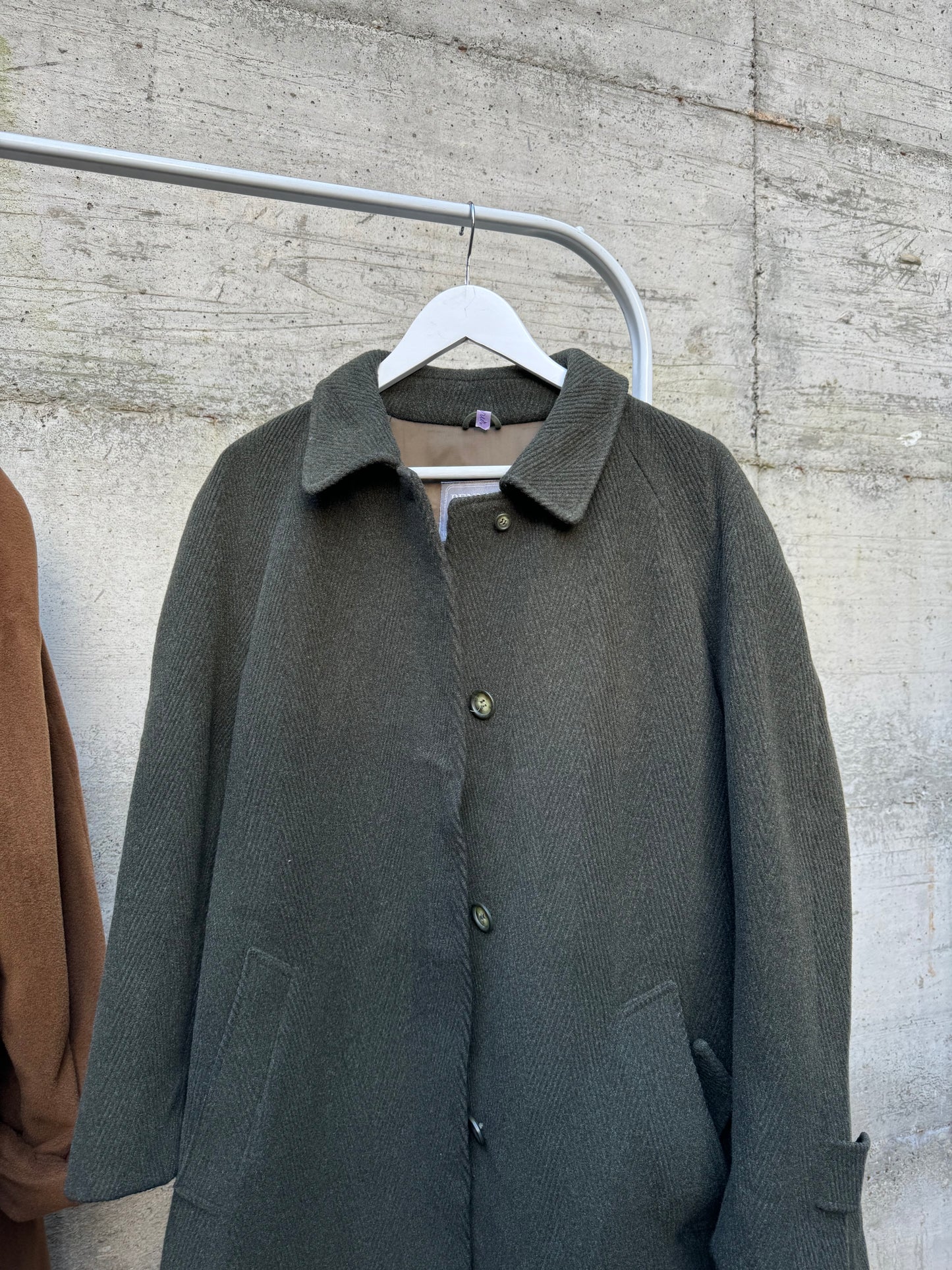 Cappotto donna sartoria Valstar verde scuro spigato, con cintura