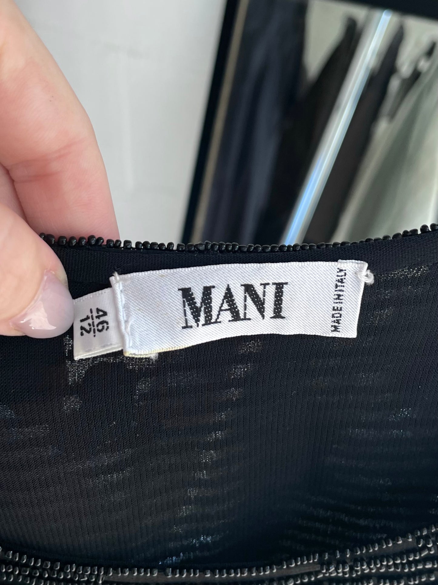 Top sartoriale MANI nero ricamato a mano - taglia M