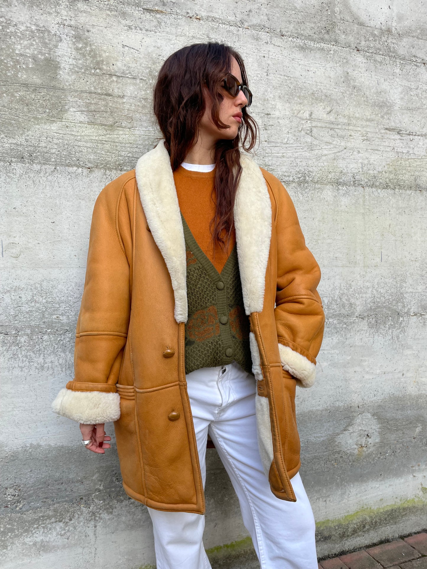 Montone Shearling originale a pelo bianco con esterno in pelle ruggine