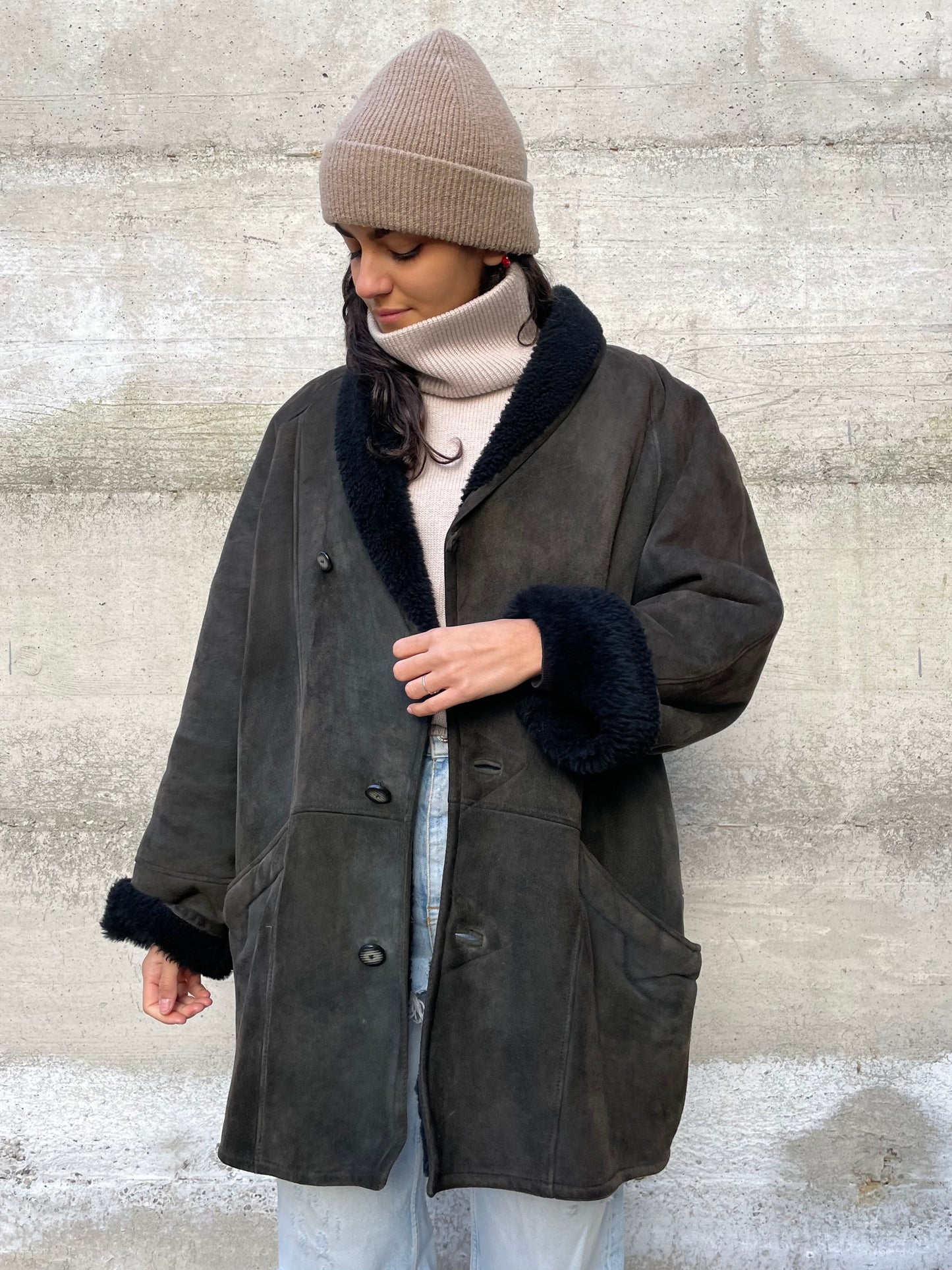 Montone Shearling scamosciato nero tendente al verde, pelo raso nero, taglia 52it uomo