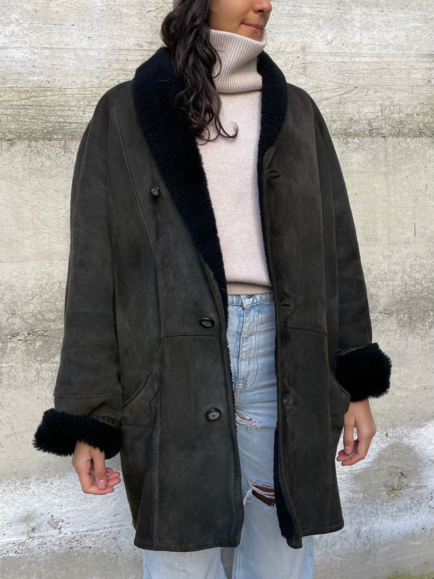 Montone Shearling scamosciato nero tendente al verde, pelo raso nero, taglia 52it uomo