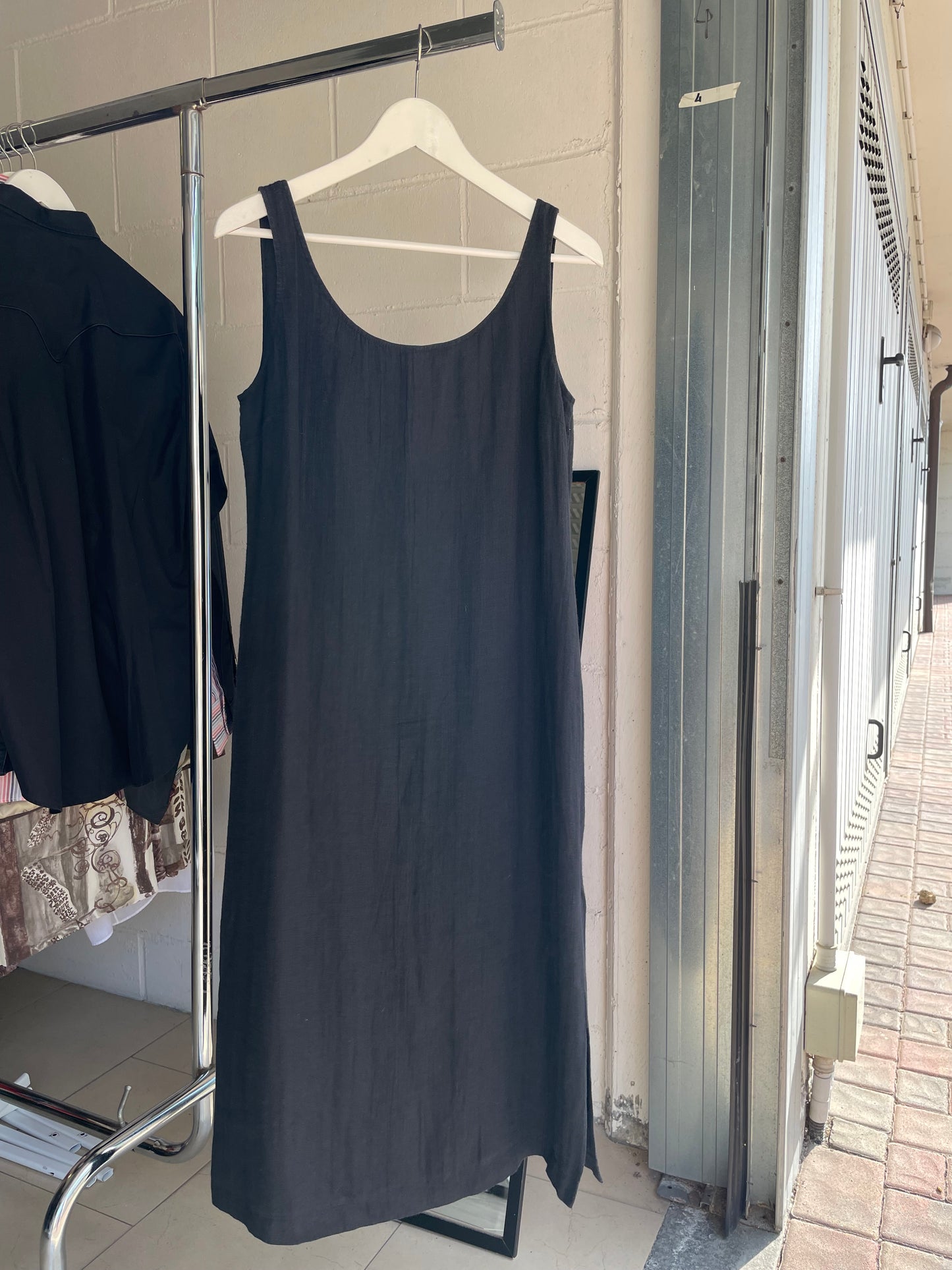 Vestito midi smanicato nero 100% lino - S