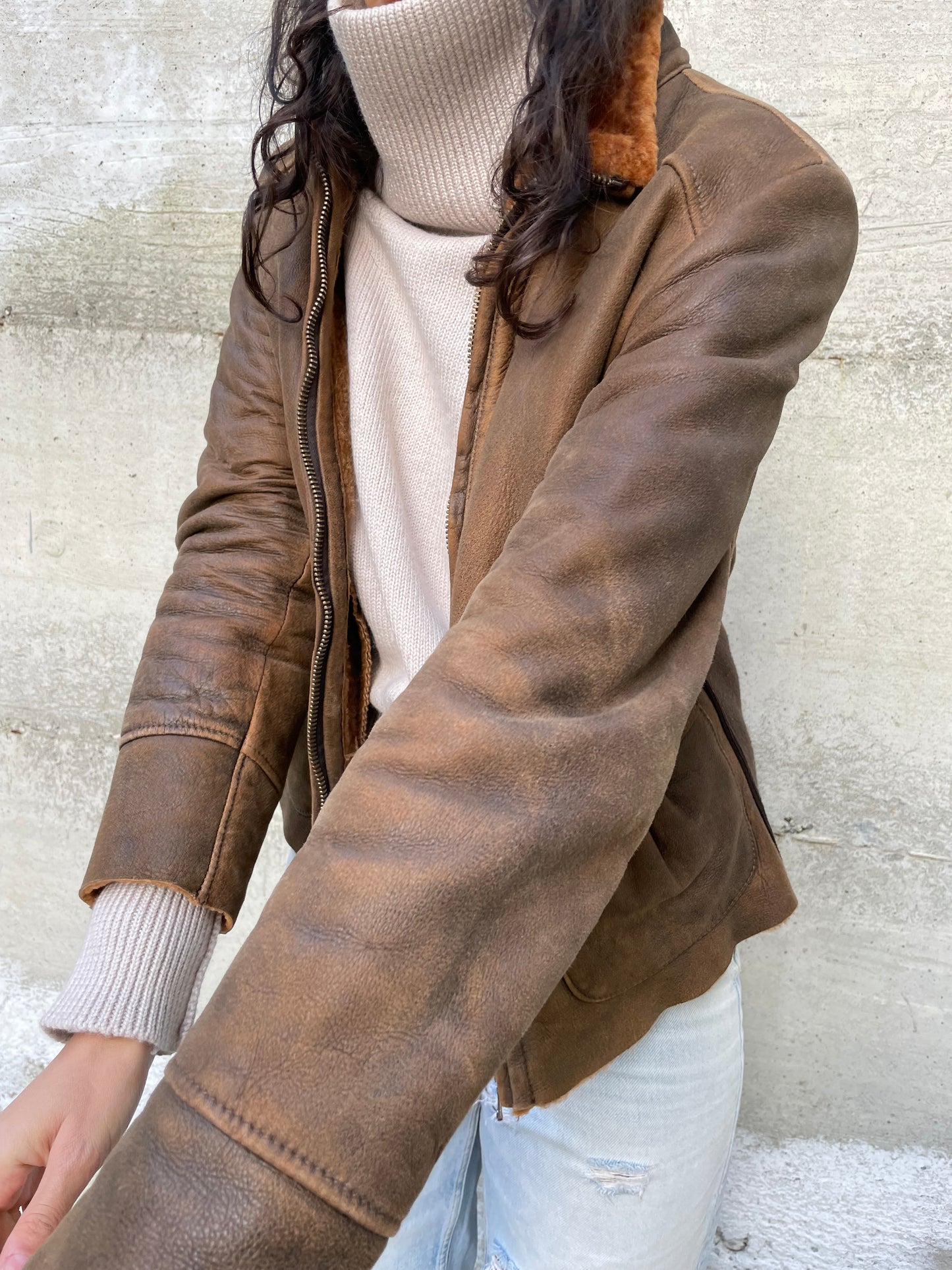 Montone Shearling originale modello slim anni 2000, esterno in nappa distressed e interno a pelo raso