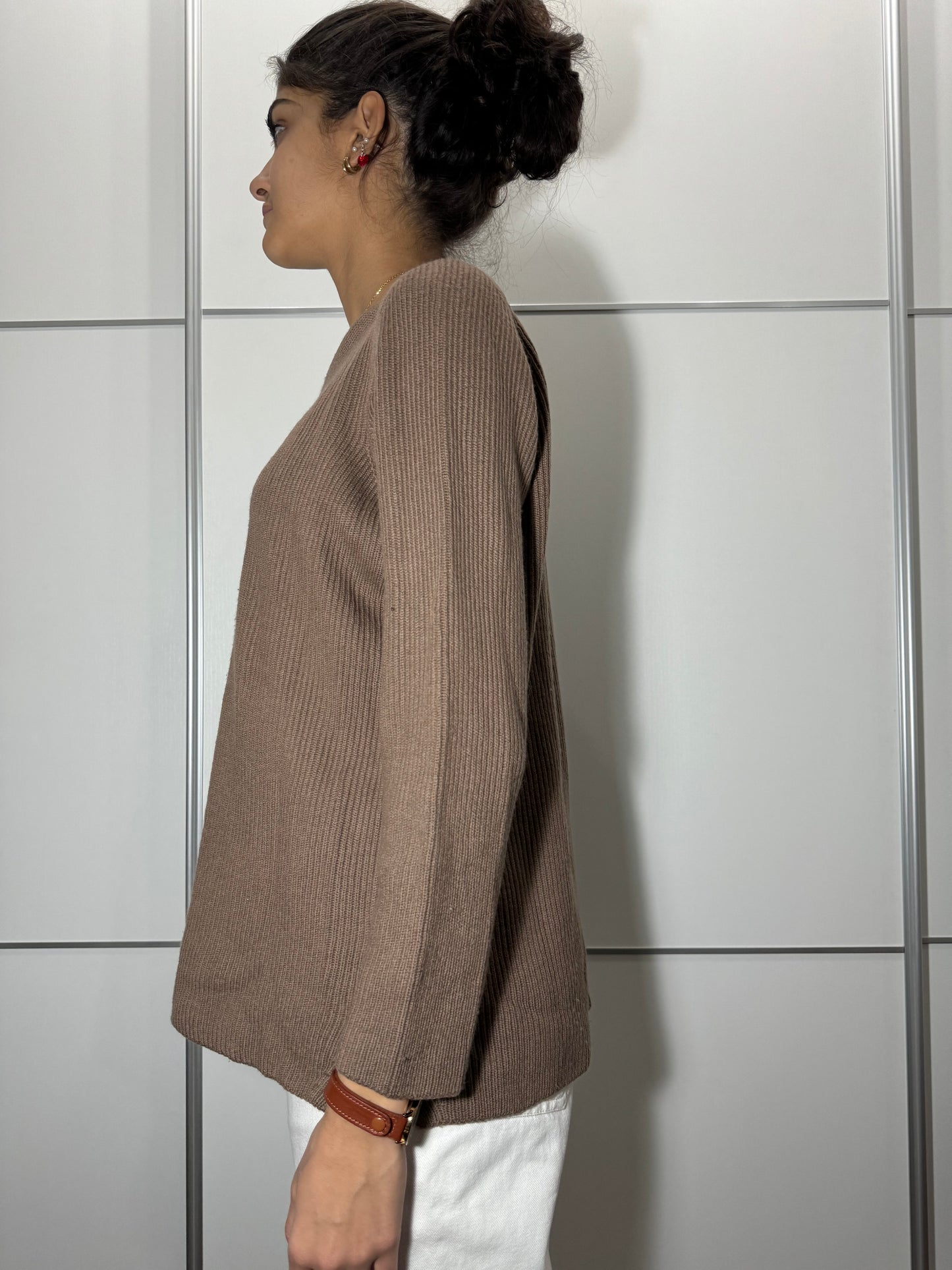 Maglioncino biscotto scollo a V a costine in pura lana