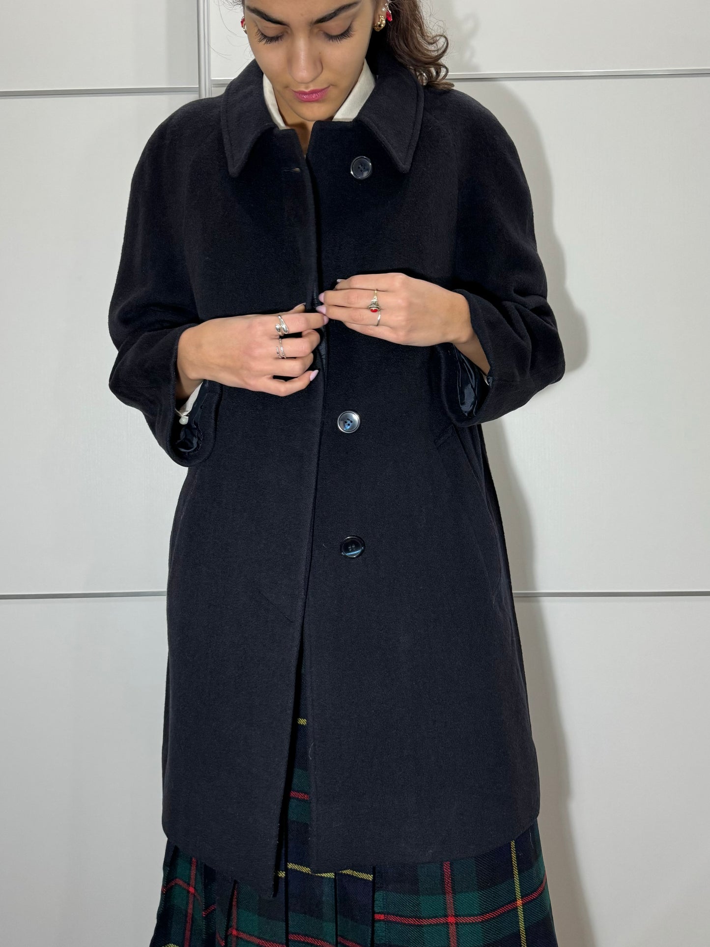 Cappotto corto sartoriale blu notte in pura lana vergine