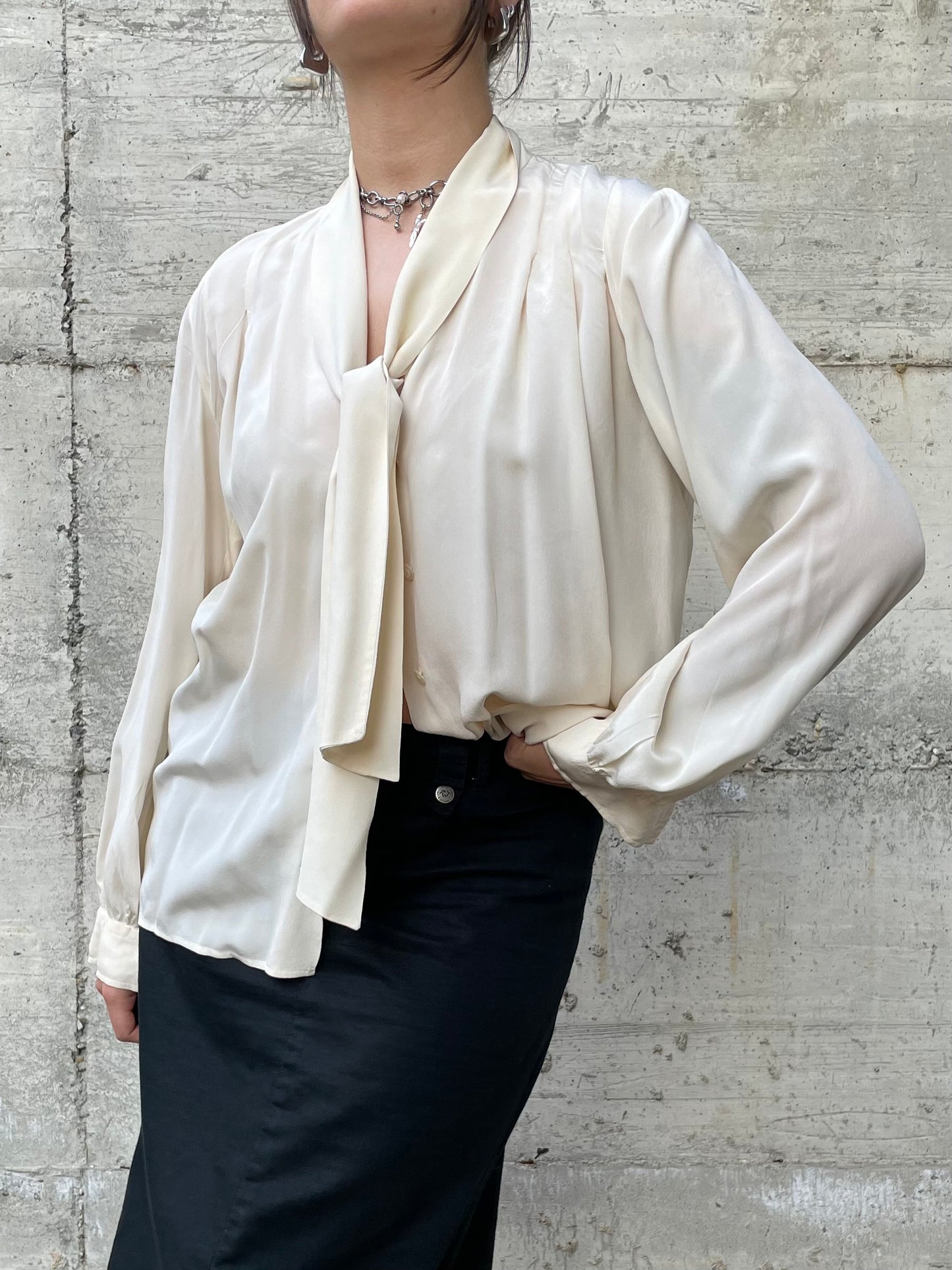 Camicia sartoriale 100% seta panna - nodo frontale