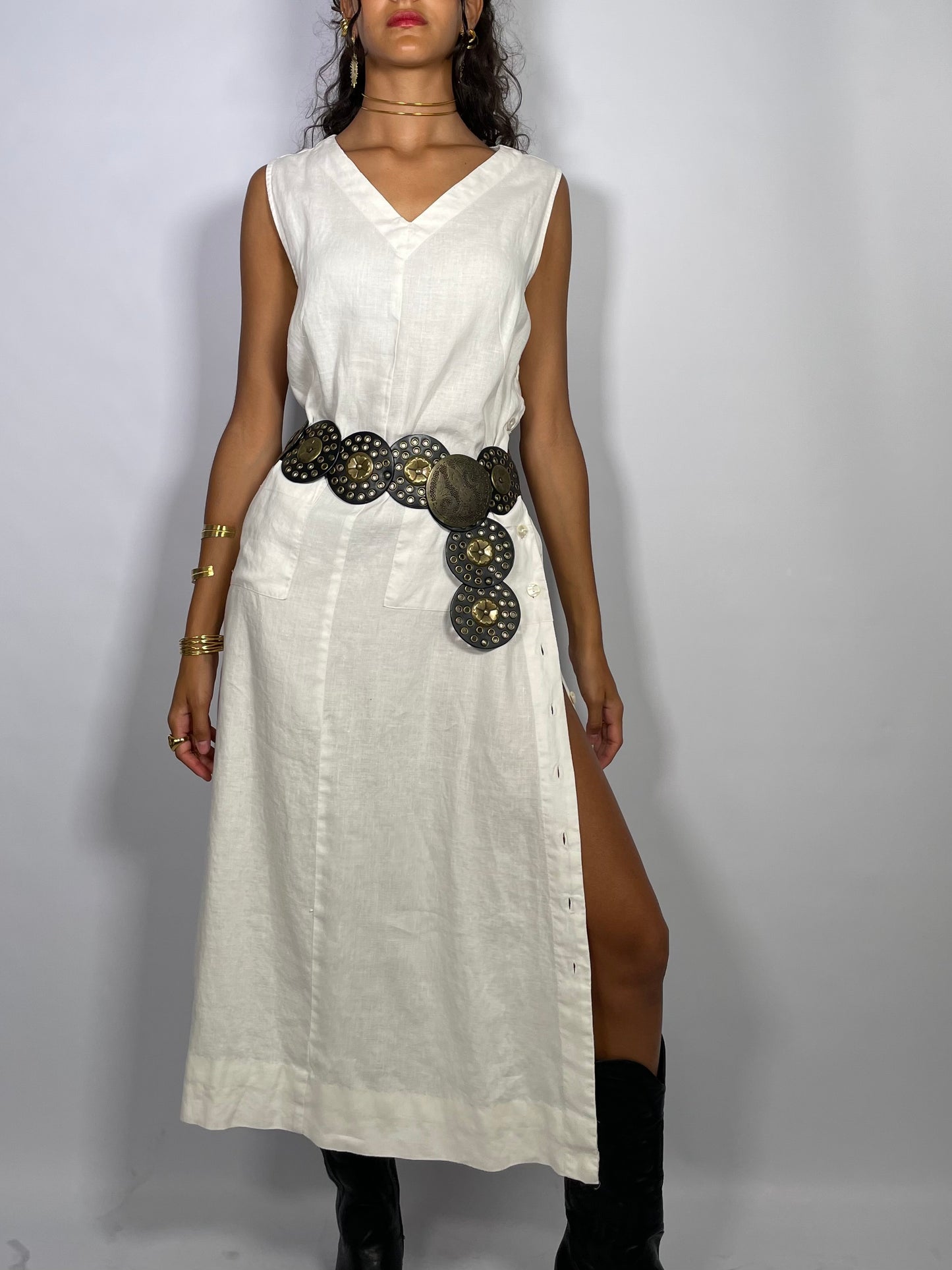 Cintura Y2K a cerchi in pelle nera e metalleria dorata effetto used - taglia unica