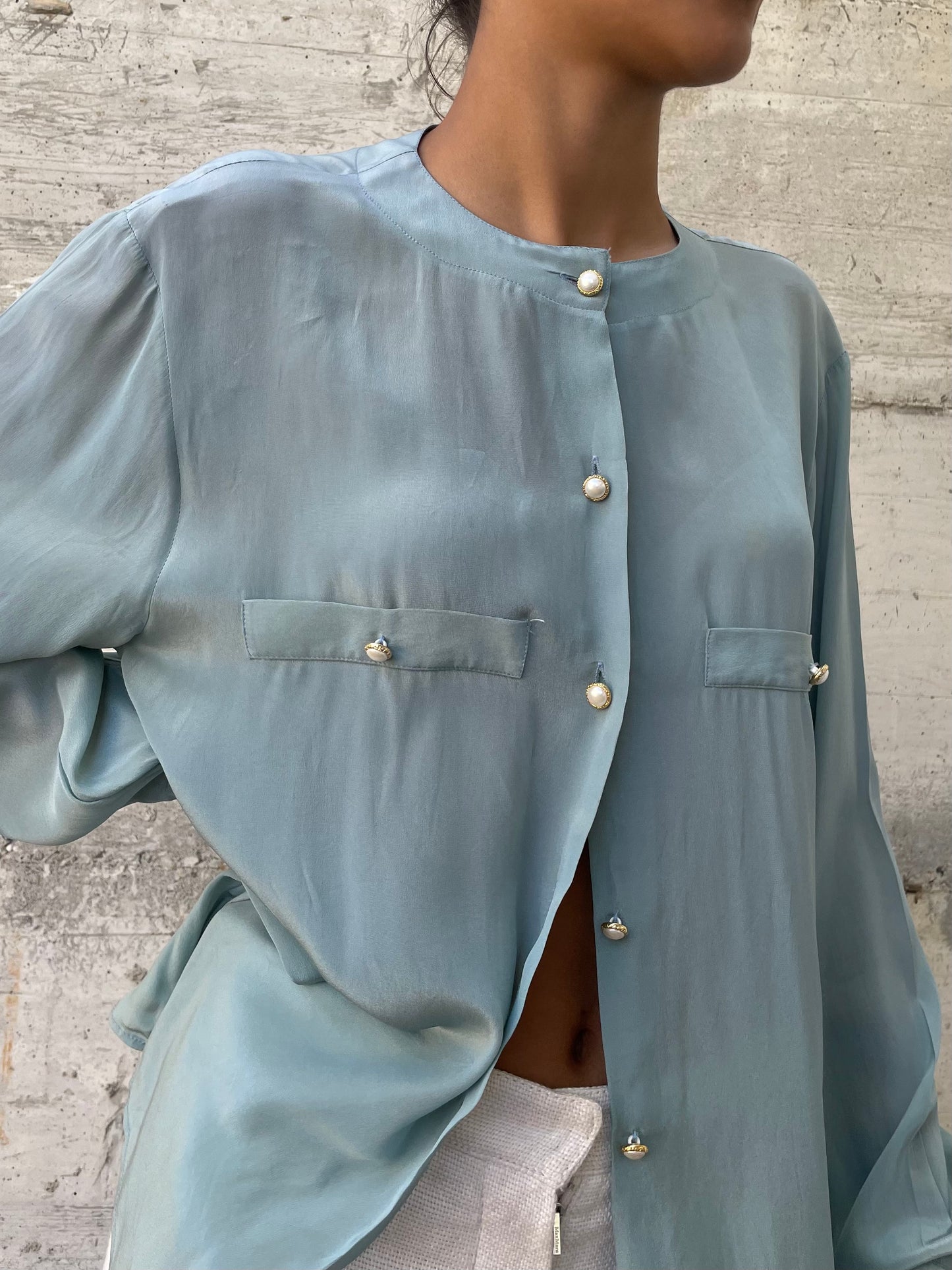 Camicia turchese in misto seta con bottoni gioiello - taglia M