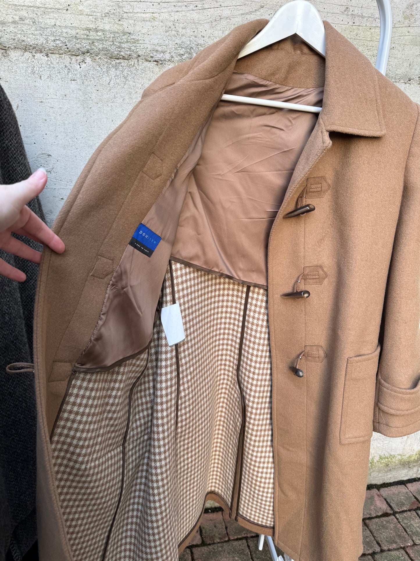 Cappotto donna cammello con alamari in lana vergine