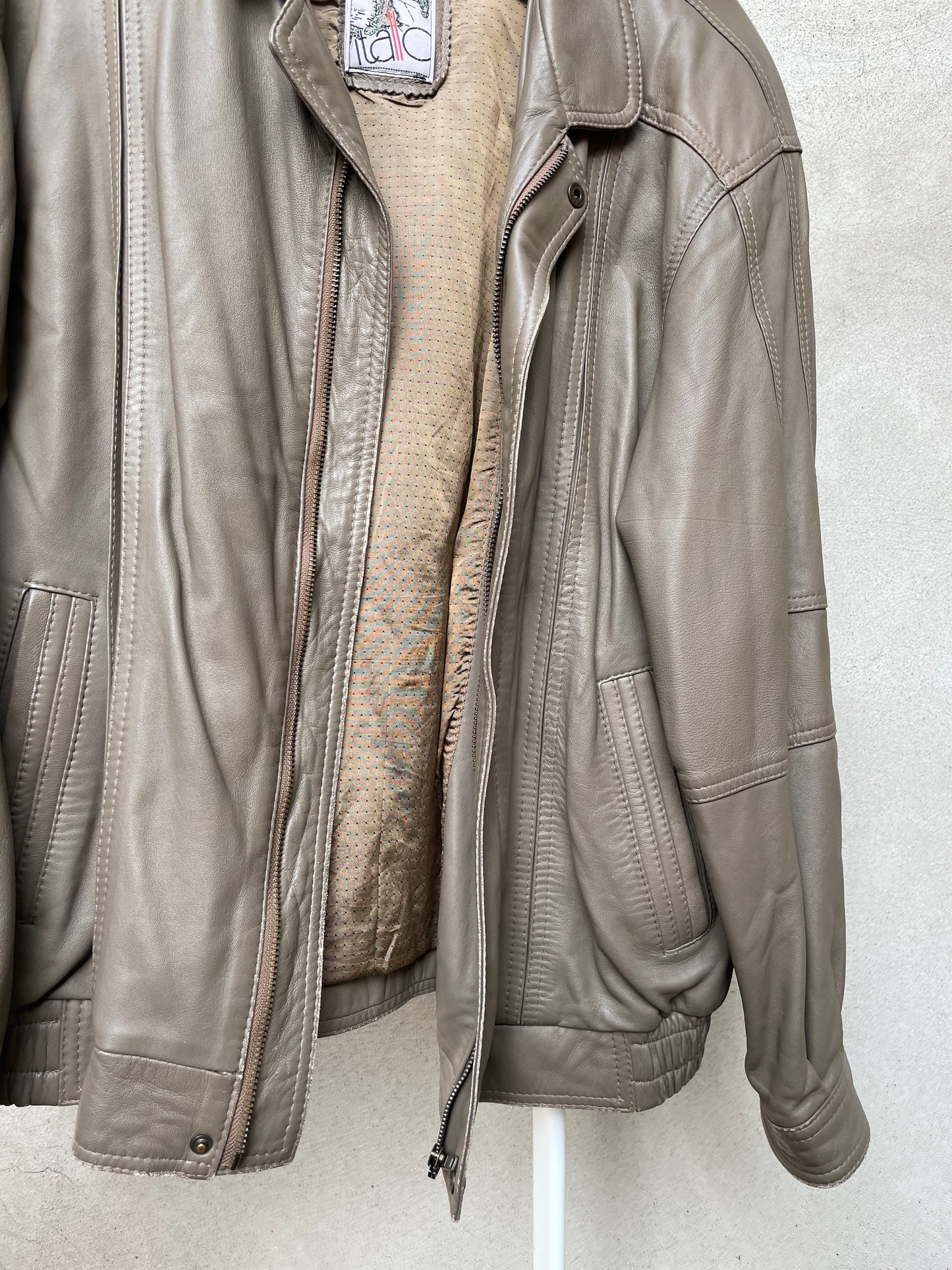 Bomber in nappa tortora