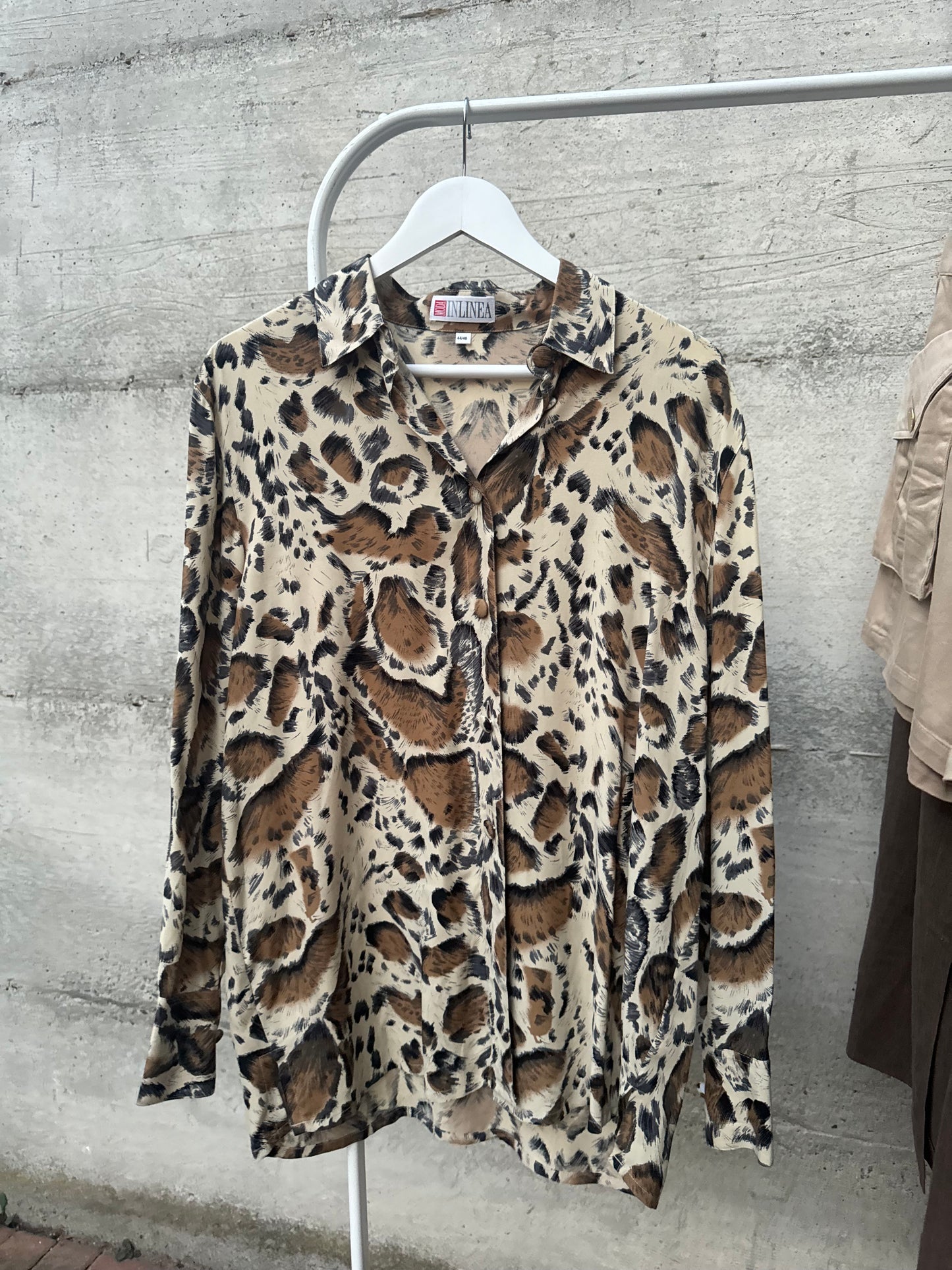 Camicia sartoriale in seta animalier